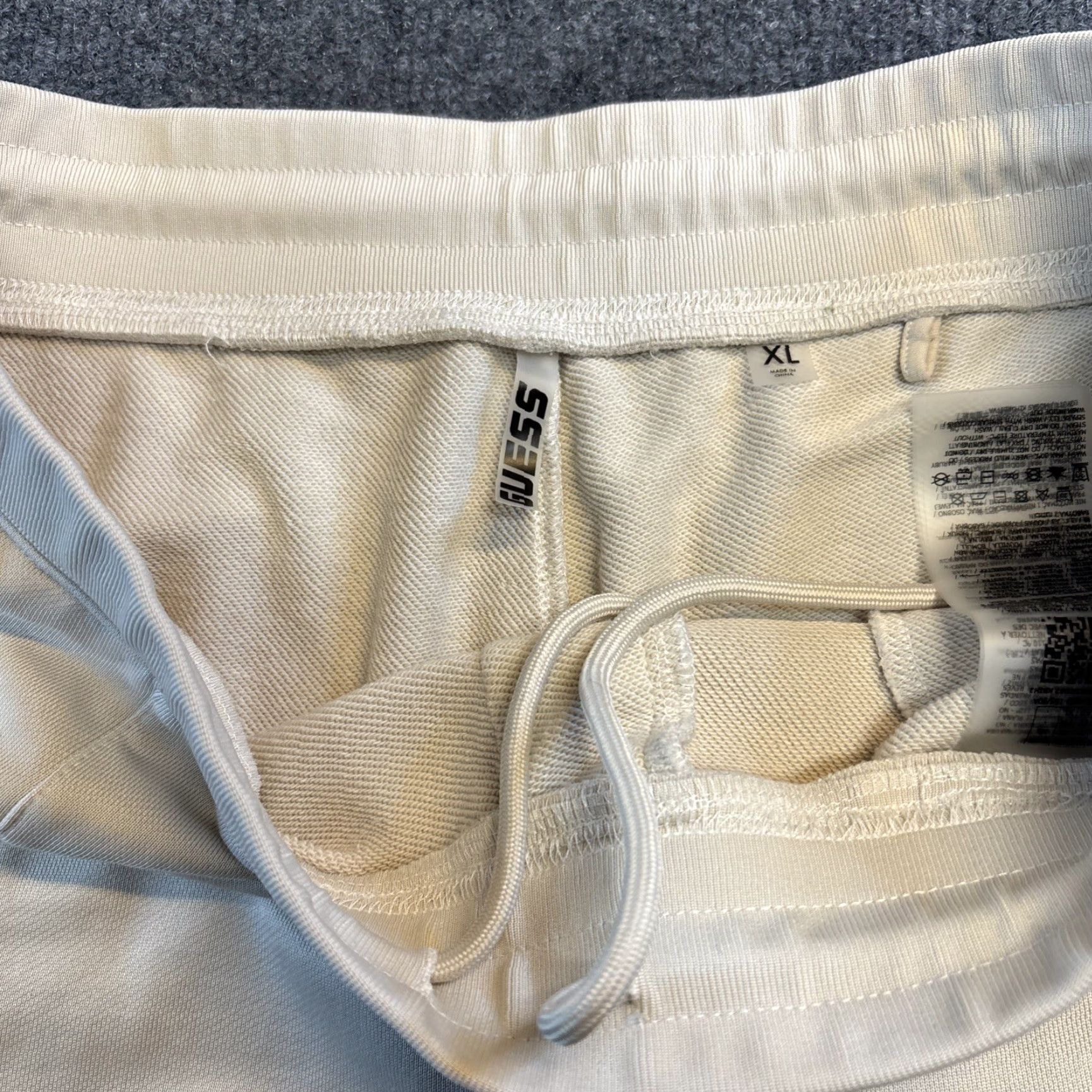 Guess GUESS Sweat Shorts Jersey Beige XL Drawstring Flat Front Pockets Activewear Mens Size US XL / EU 56 / 4 - 5 Thumbnail