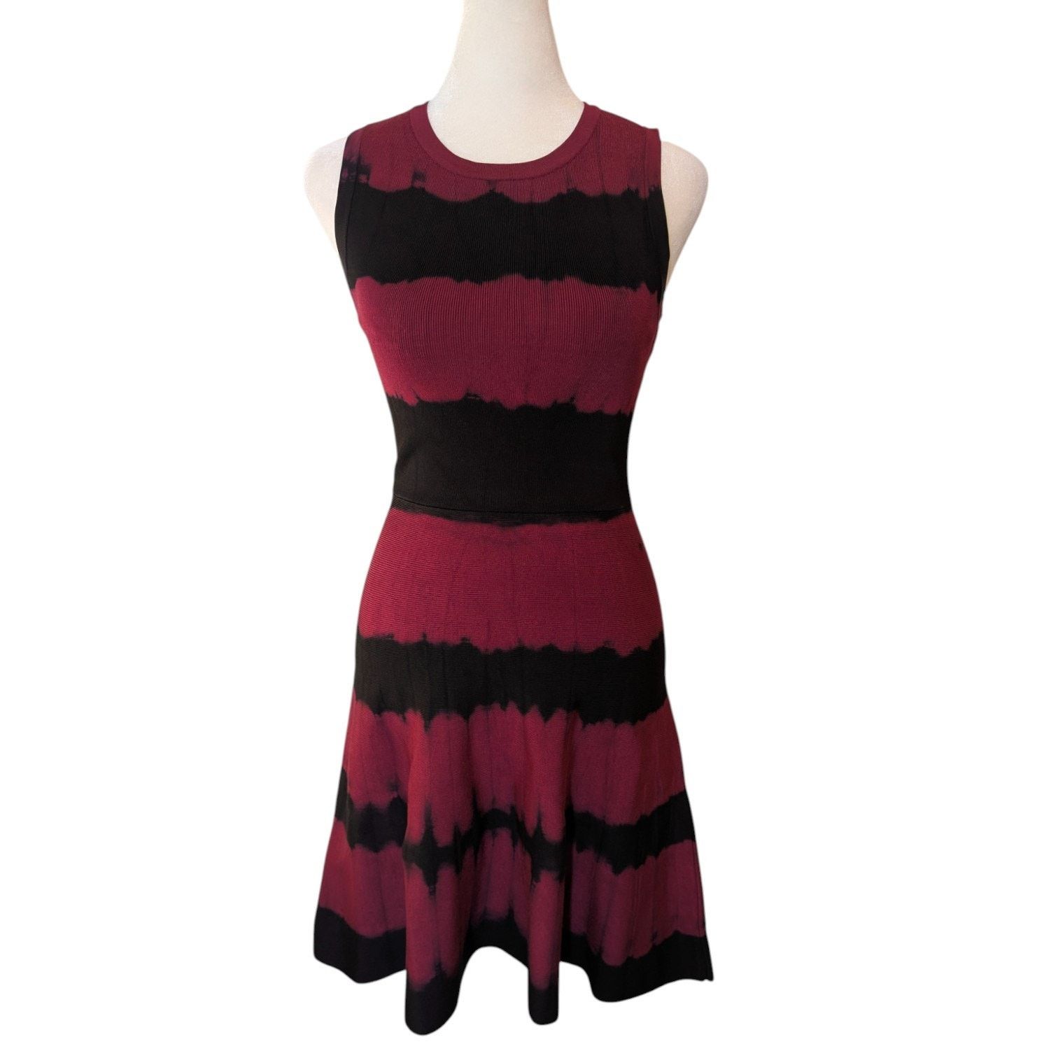 Karen Millen Karen Millen Ribbed Fit and Flare Red Striped Bodycon Size XS / US 0-2 / IT 36-38 - 2 Thumbnail