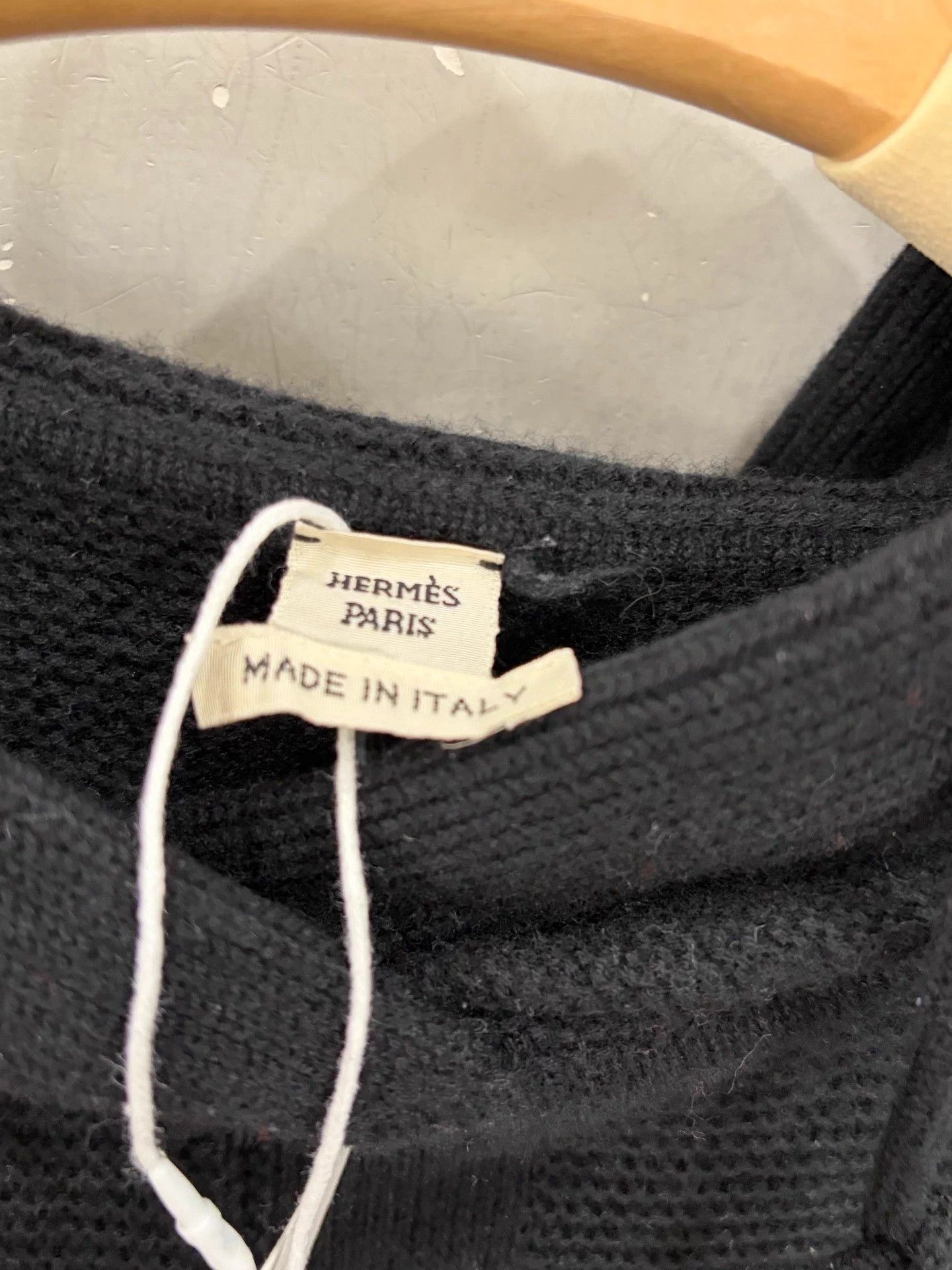 Hermes Hermes Black Wool Embossed H Hooded Sweater 34 Size XS / US 0-2 / IT 36-38 - 3 Thumbnail
