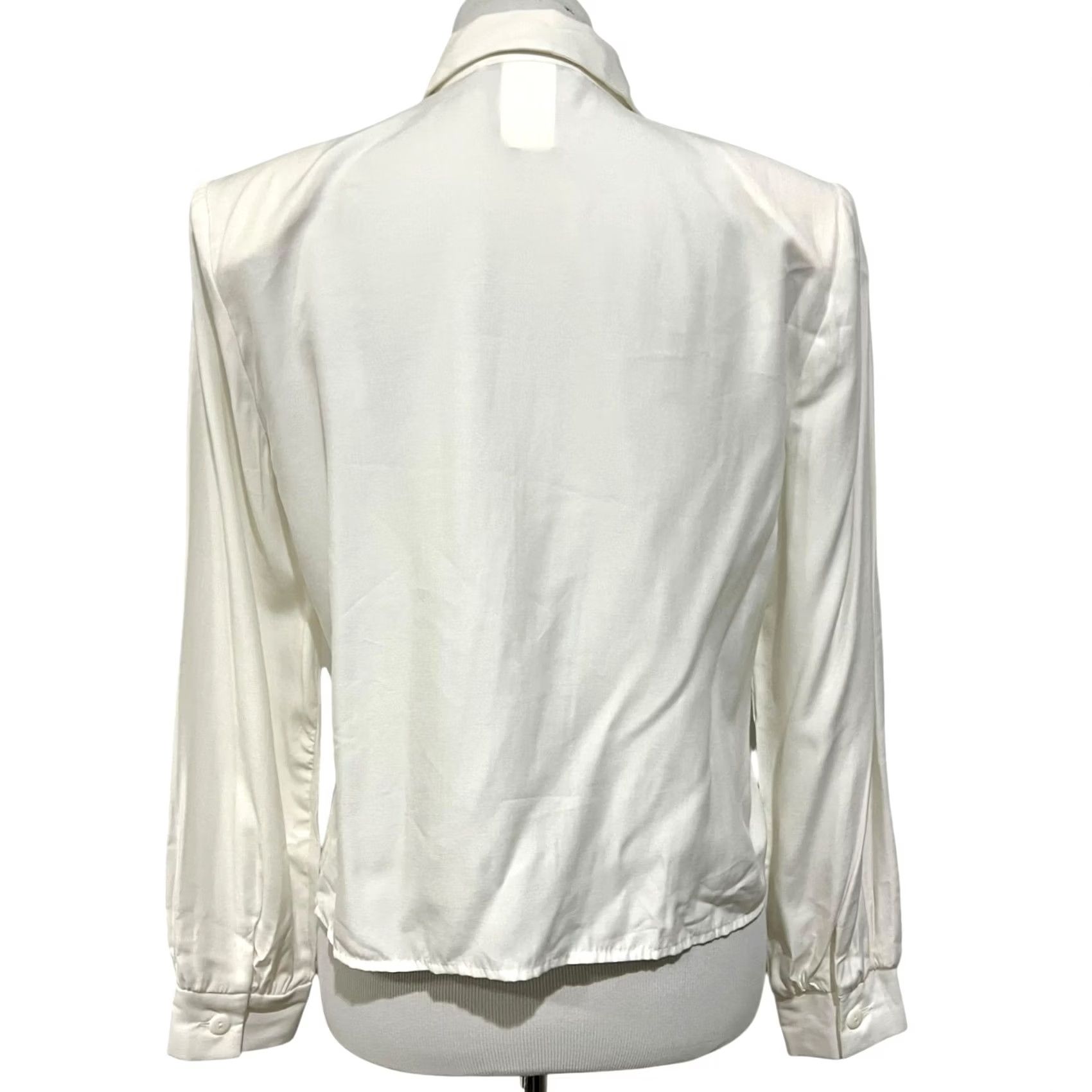 Vintage VINTAGE Ivory Button Blouse Top Sz 9 Long Sleeve Shoulder Pads D.B.Y. Ltd. Blouse Women 90s Classic Fashion Crew Neck Buttoned Crew Womens Size M / US 6-8 / IT 42-44 - 4 Thumbnail