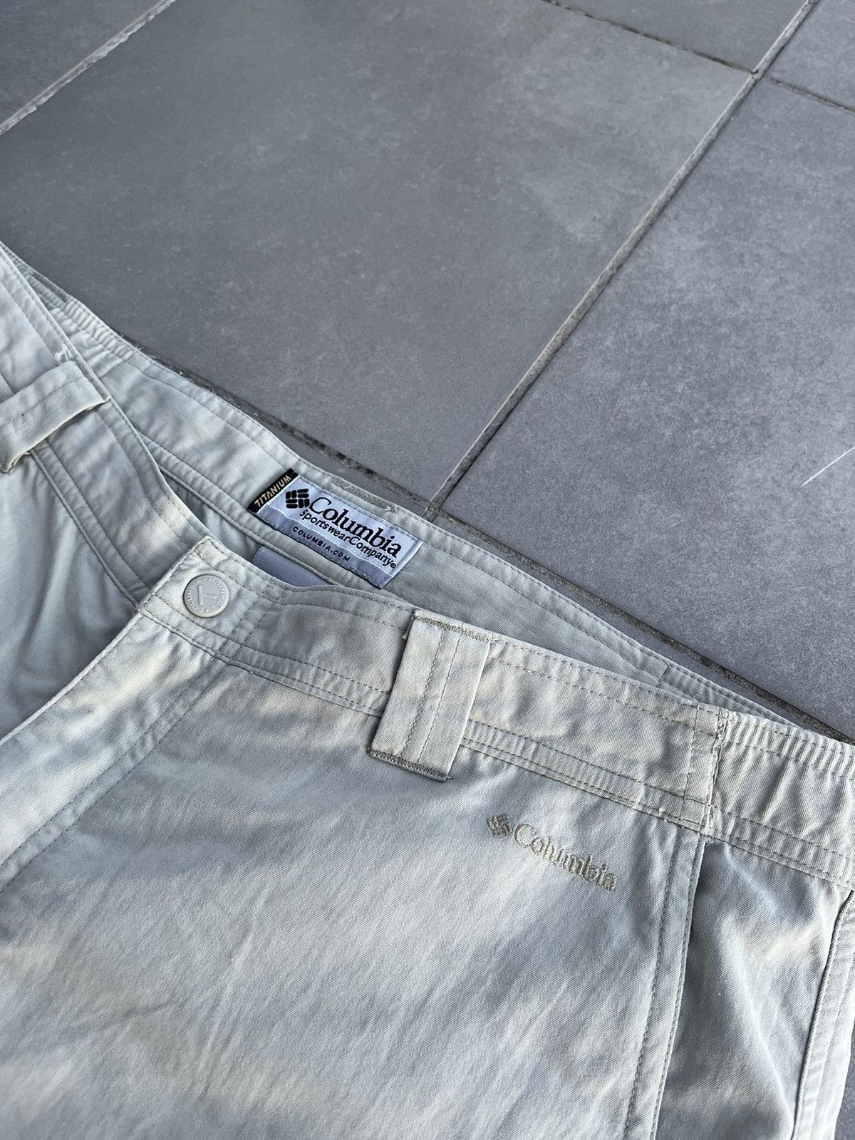 Columbia Columbia cargo shorts pockets beige khaki vintage Size US 32 / EU 48 - 4 Thumbnail