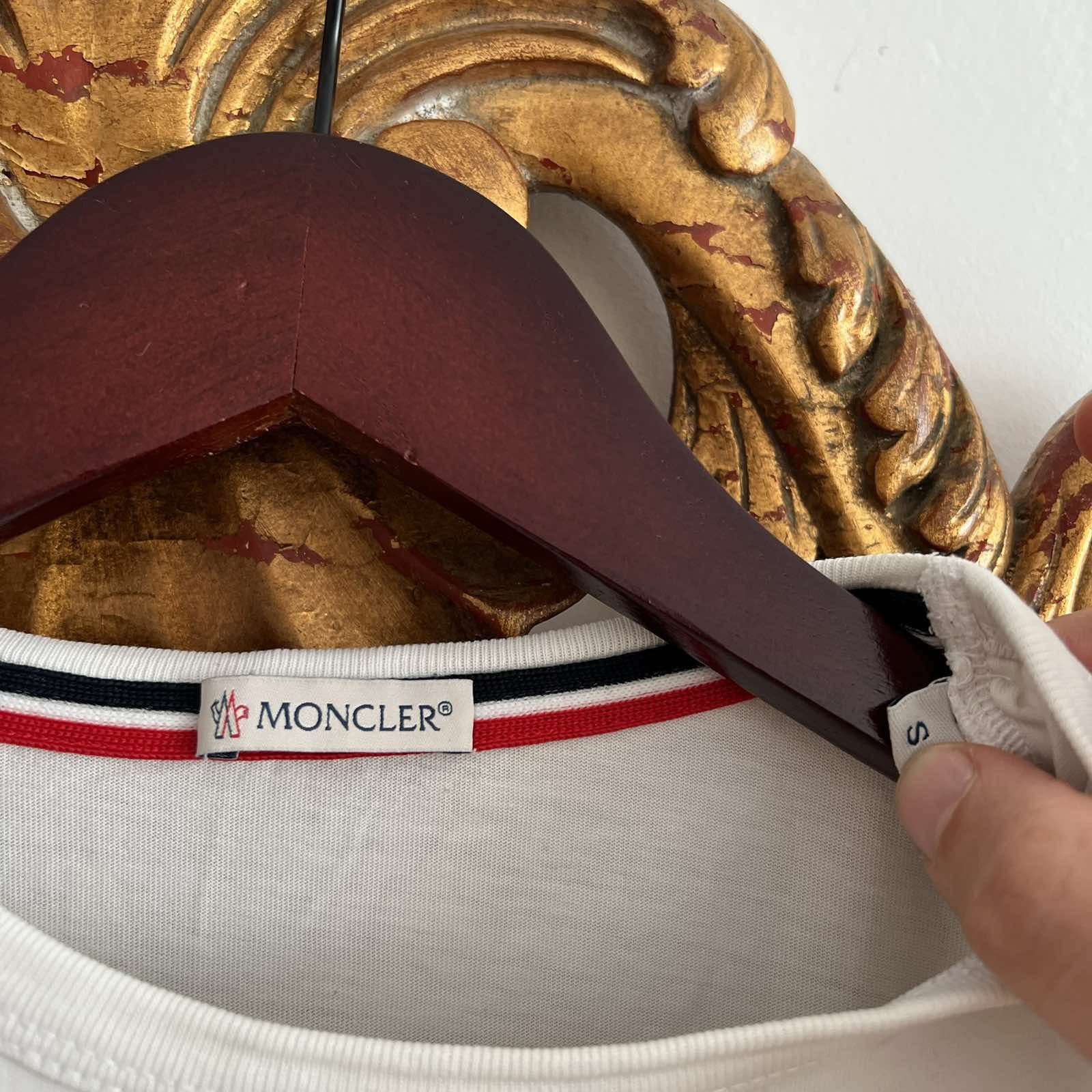 Moncler Moncler white T-shirt small embroidered logo pocket Sz S Size US S / EU 44-46 / 1 - 7 Thumbnail