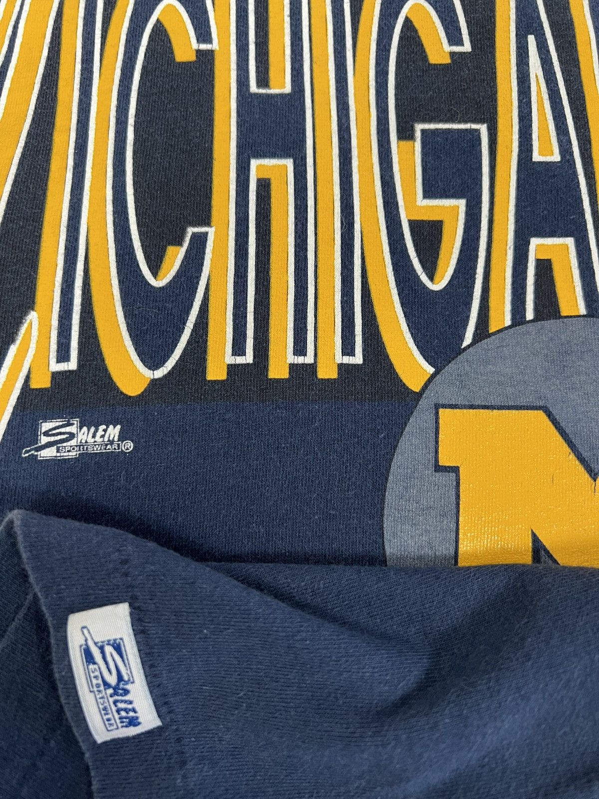 NBA 90s Vintage Michigan Wolverines Tee Size US L / EU 52-54 / 3 - 7 Thumbnail