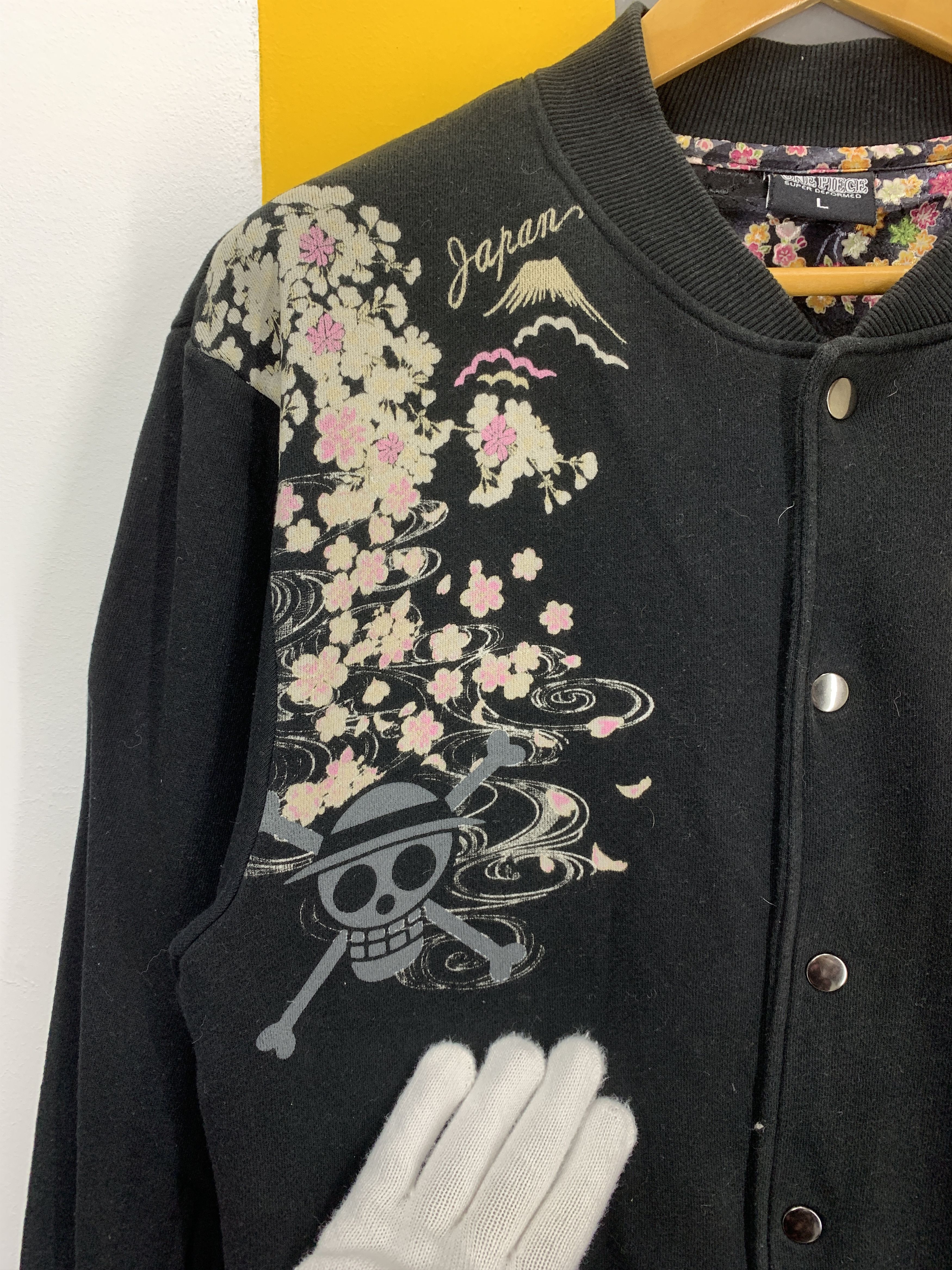 One Piece STRAW HATS CREW ONE PIECE Button Sweatshirt #2253/23 Size US M / EU 48-50 / 2 - 4 Thumbnail