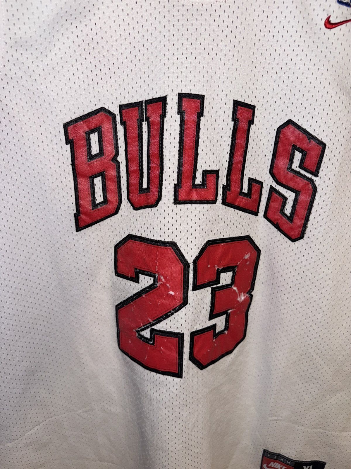 Jordan Brand × NBA × Vintage Vintage Nike Michael Jordan Chicago Bulls Jersey #23 Size US XL / EU 56 / 4 - 4 Thumbnail