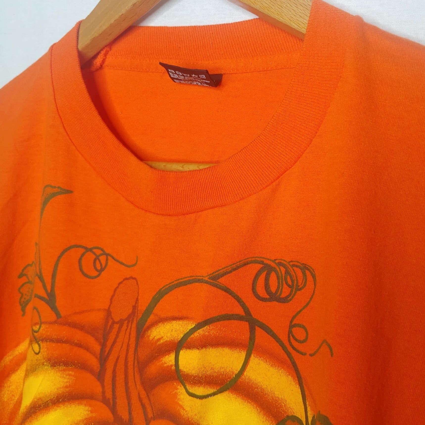 Fruit Of The Loom VINTAGE Fruit of the Loom Best T-Shirt XL Orange Halloween Single Stitch Crew Neck Short Sleeve Men Brown's Berry/Pumpkin Patch Fall Harvest Farm 1991 Size US XL / EU 56 / 4 - 8 Thumbnail