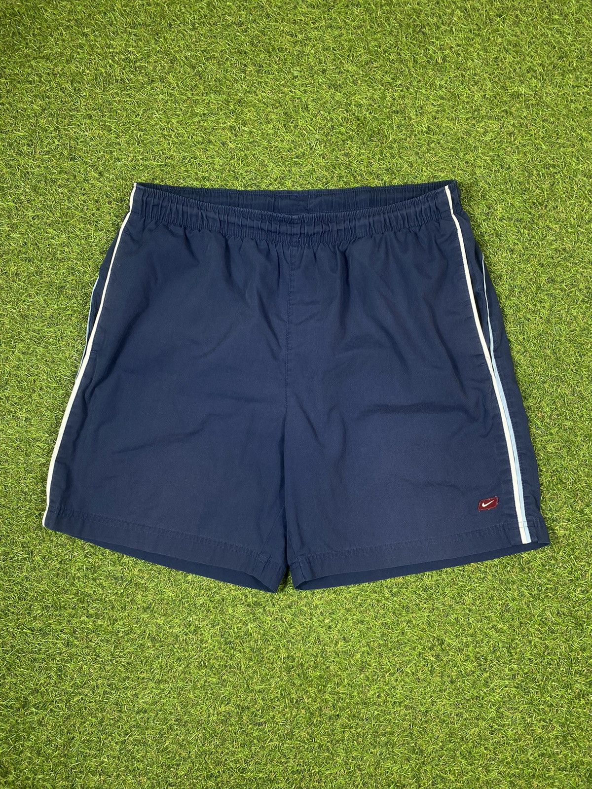 Nike Vintage Nike shorts streetwear swoosh casual y2k size L Size US 34 / EU 50 - 1 Thumbnail