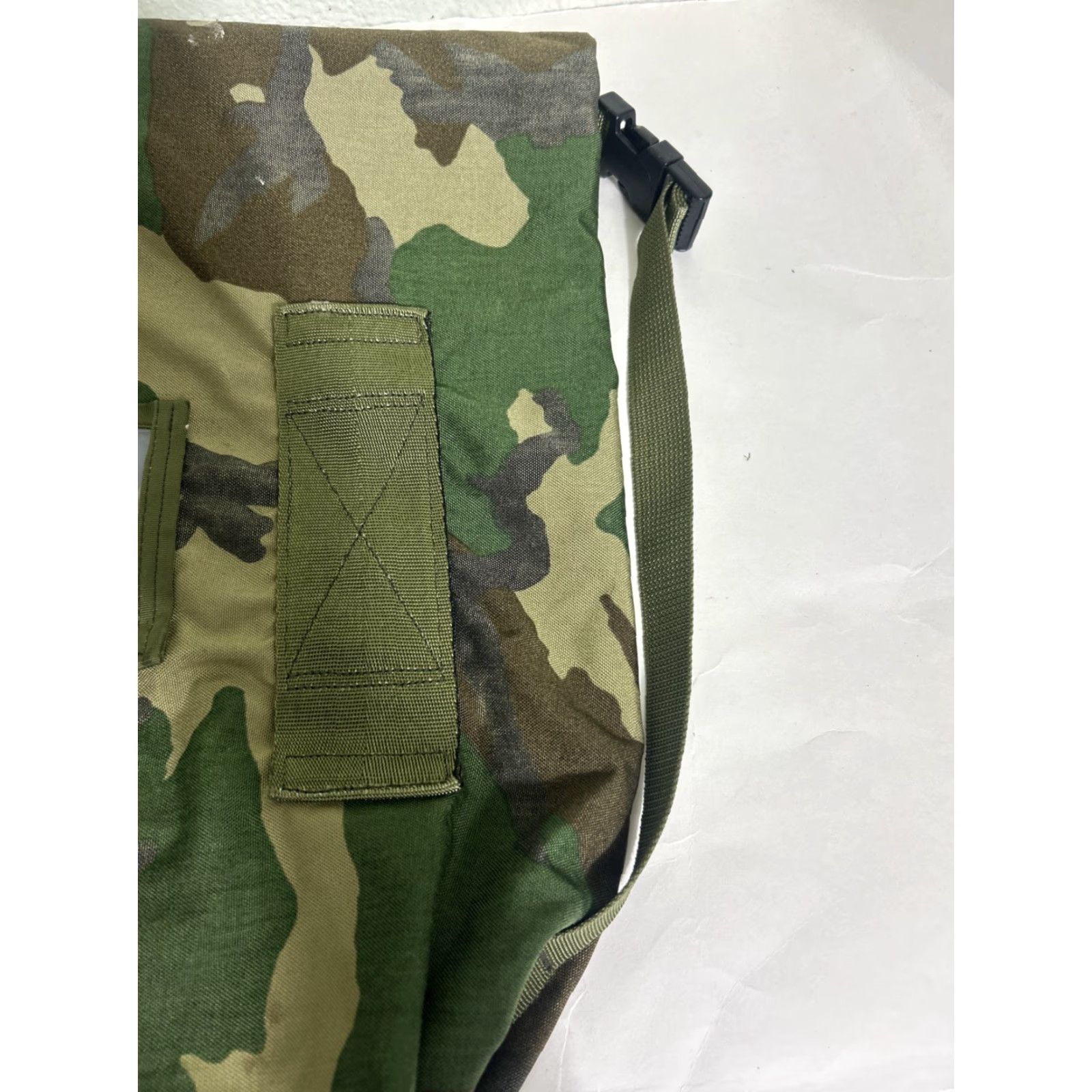 Vintage Unbranded Camo Rucksack Fold over Hook Loop 25x8x6 Size ONE SIZE - 4 Thumbnail