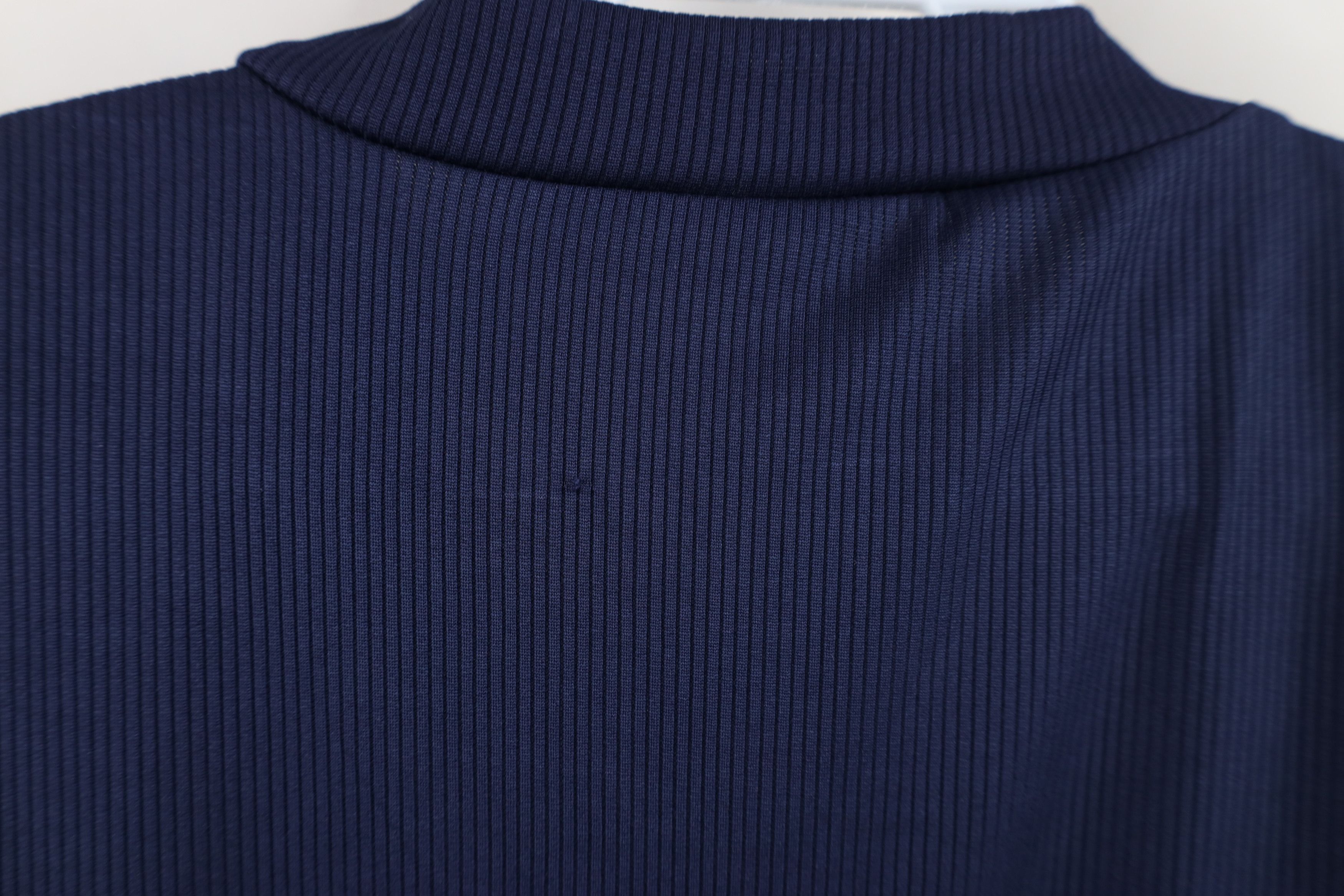 Vintage Vintage 90s Streetwear Knit Short Sleeve V-Neck T-Shirt Size US XL / EU 56 / 4 - 9 Thumbnail