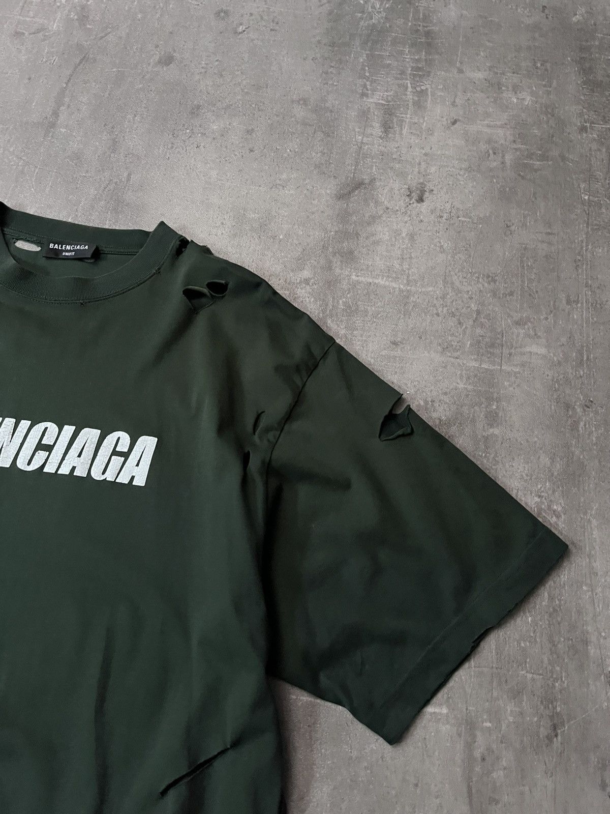 Balenciaga Balenciaga Caps destroyed T-shirt bottle green Size US XS / EU 42 / 0 - 4 Thumbnail