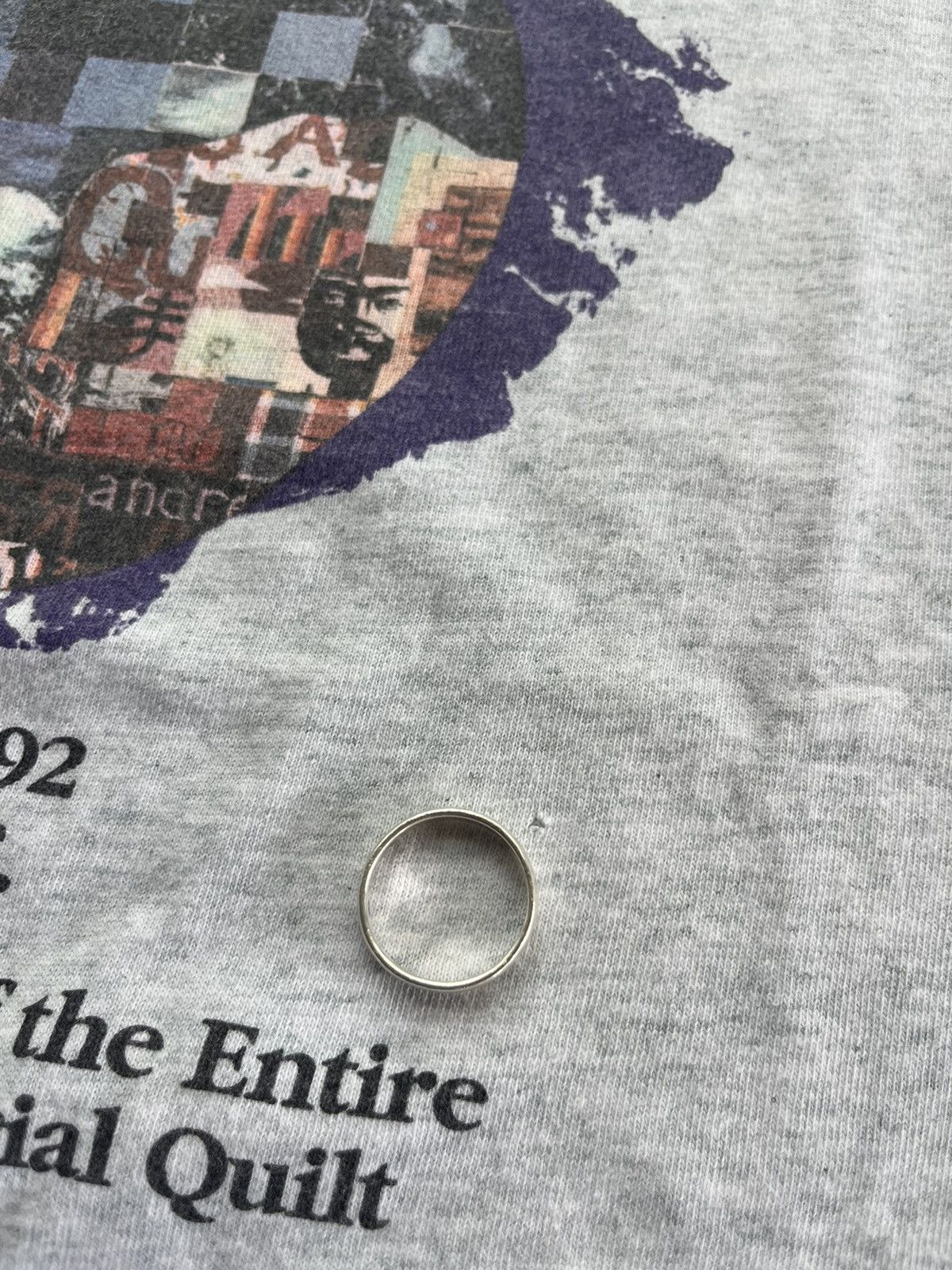 Vintage Vintage SHOW THE WORLD THIS CAN’T GO ON Art AIDS 92’s Tshirt Size US L / EU 52-54 / 3 - 9 Thumbnail