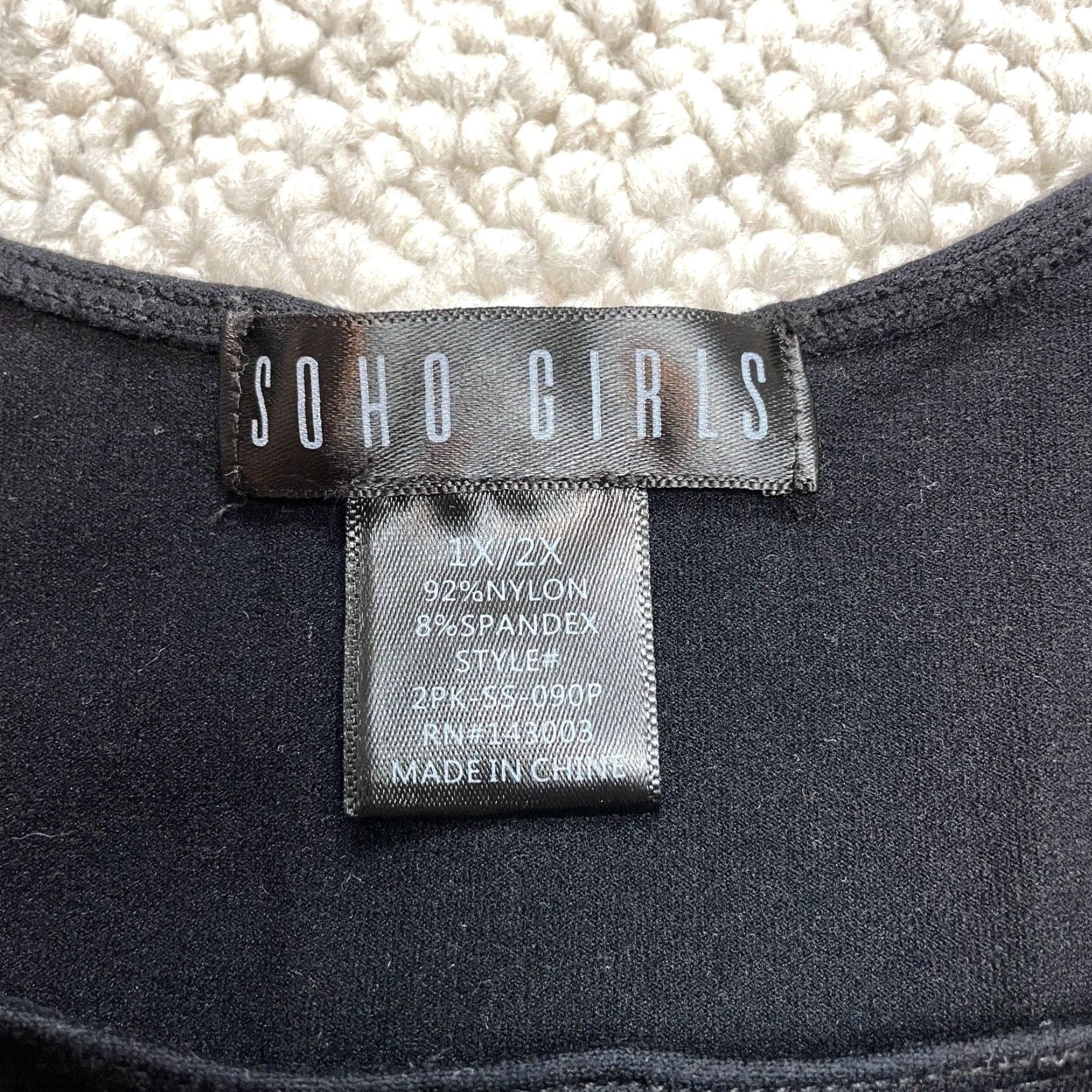 Vintage SOHO Tank Top Girls 1X/2X Black Sleeveless Jersey Nylon Stretch Shirt Sleeveless Casual Solid Shirt Size XL / US 12-14 / IT 48-50 - 2 Thumbnail
