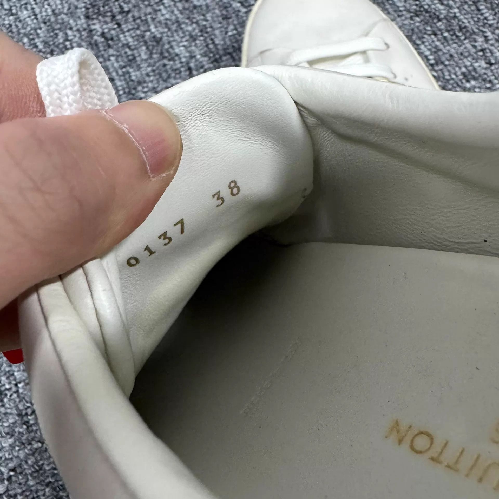 Louis Vuitton LV White Metallic Logo Low-Top Sneaker 38 97 New Size US 7.5 / IT 37.5 - 7 Thumbnail