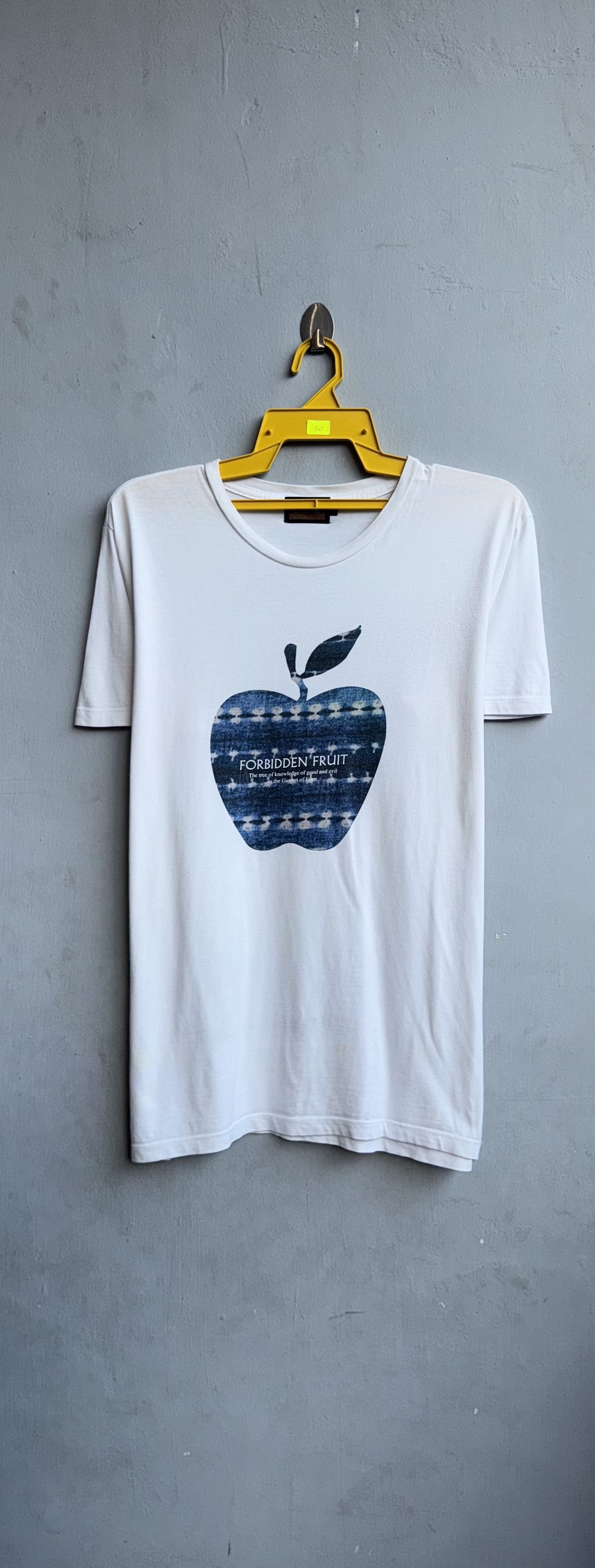 Slick Slick Apple Graphic T-shirt Size L / US 10 / IT 46 - 1 Thumbnail