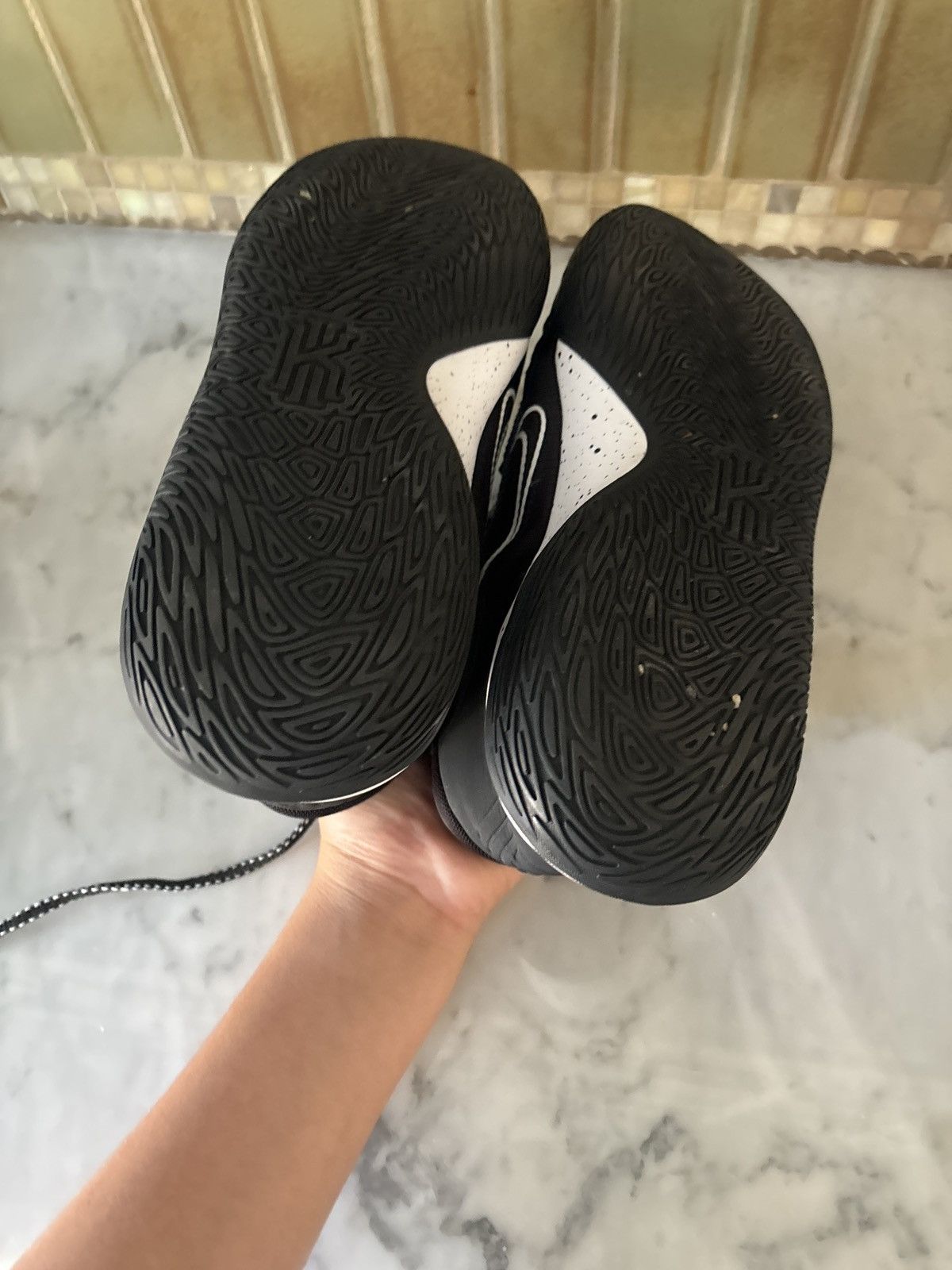 Nike Kyrie Flytrap 4 Black White GS 6.5Y Used GS No Box Size US 6.5 / EU 39-40 - 5 Thumbnail