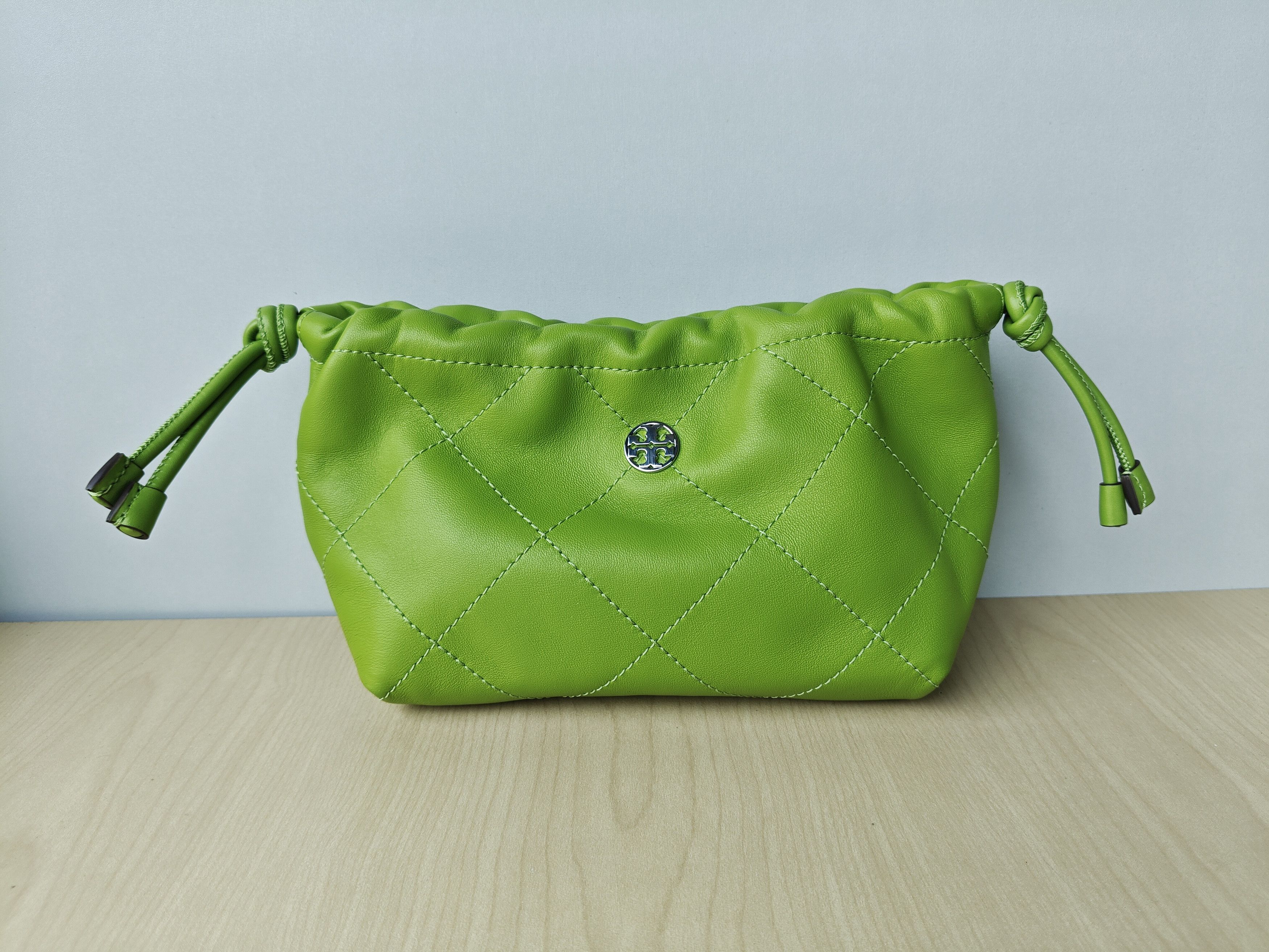 Tory Burch Willa Quilted Drawstring bag Free Shipping VATP/7157 Size ONE SIZE - 2 Thumbnail