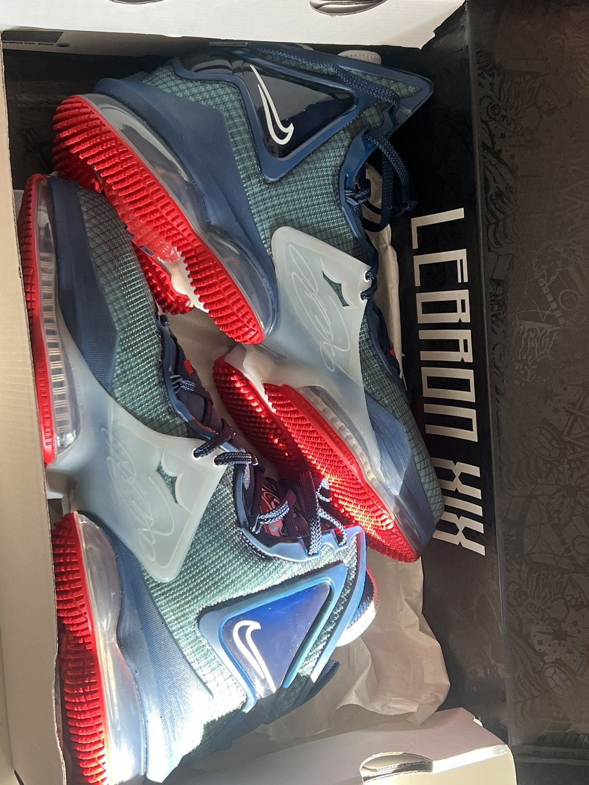 Nike Lebron 19: UCONN Huskies Away PE Size US 10.5 / EU 43-44 - 2 Thumbnail
