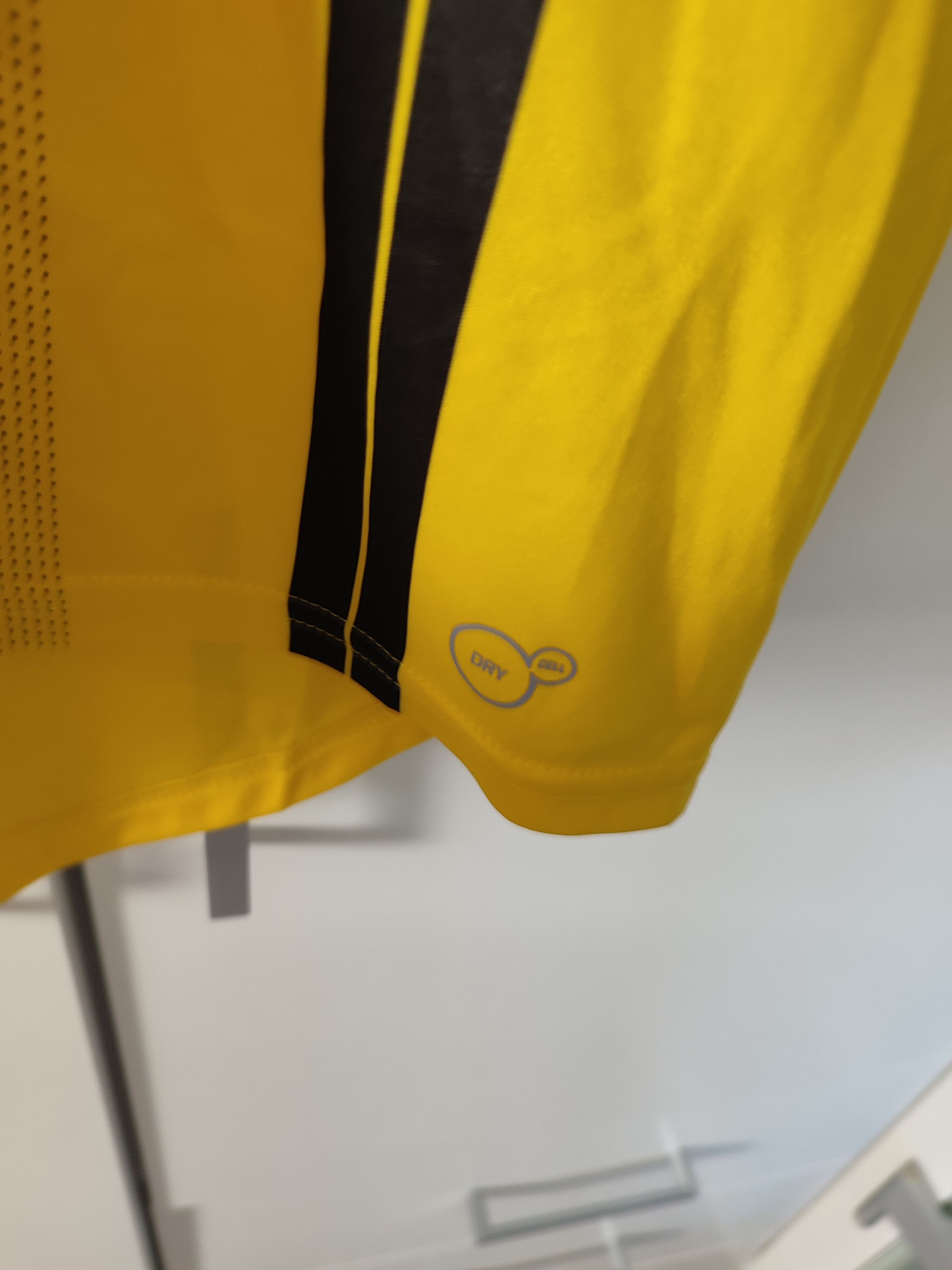 Puma Borussia Dortmund 2016-17 Home Football Shirt size S Size US S / EU 44-46 / 1 - 8 Thumbnail