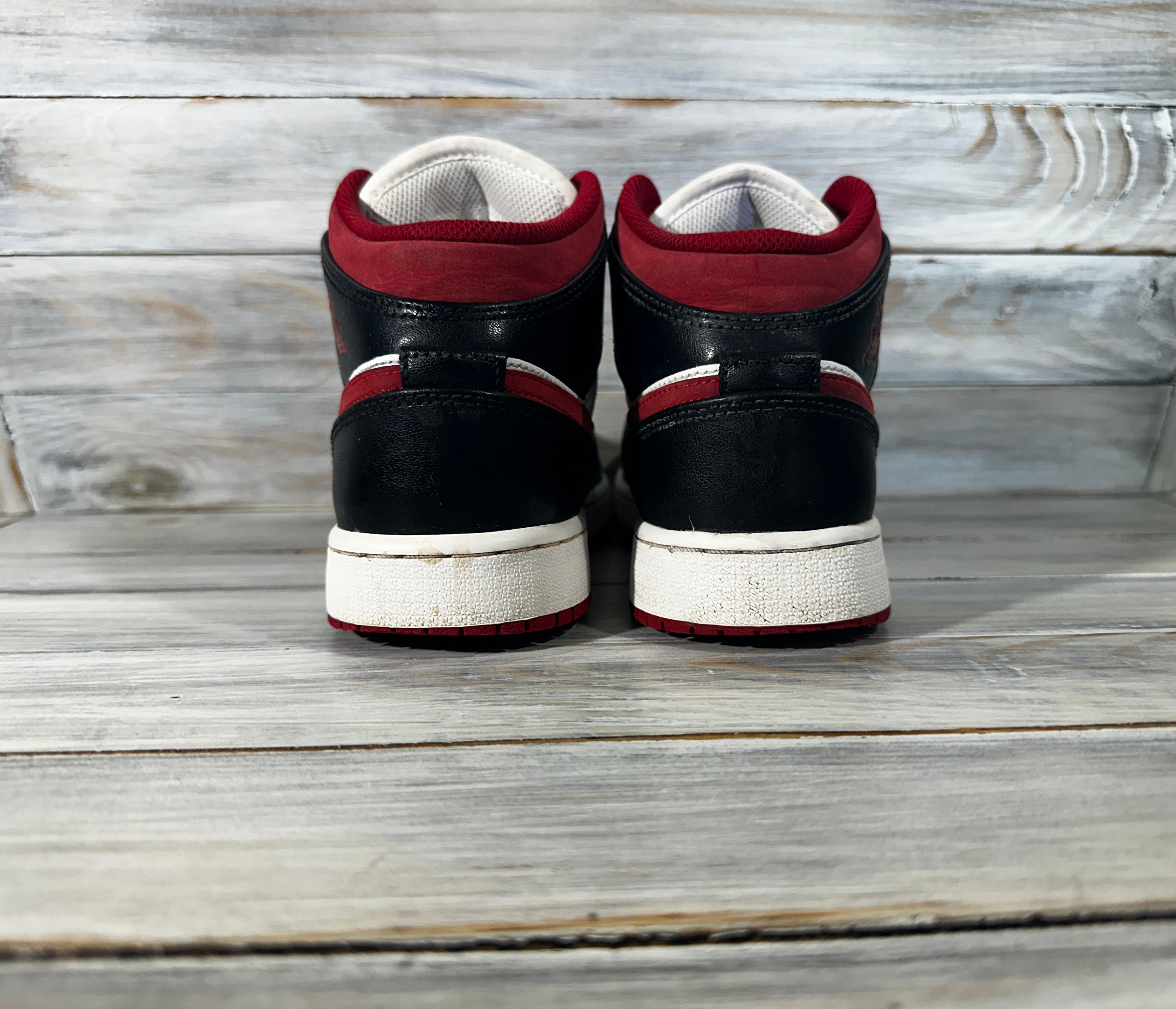 Jordan Brand Nike Air Jordan 1 Mid "White/Gym Red" Young Sneakers Casual Size US 5 / EU 37 - 20 Thumbnail