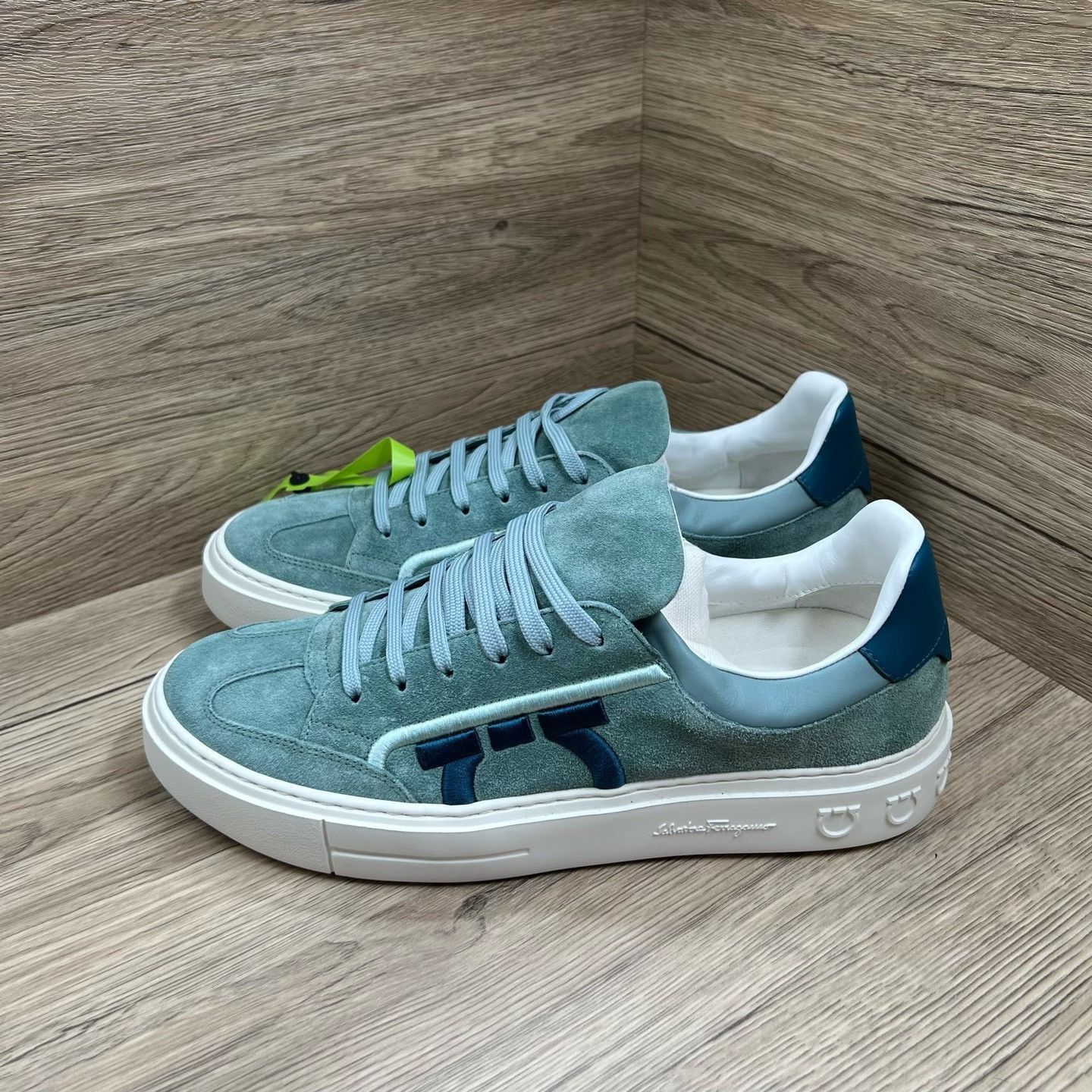 Salvatore Ferragamo Salvatore Ferragamo Green Lowtop Sneakers 10 Men Size US 10 / EU 43 - 1 Thumbnail