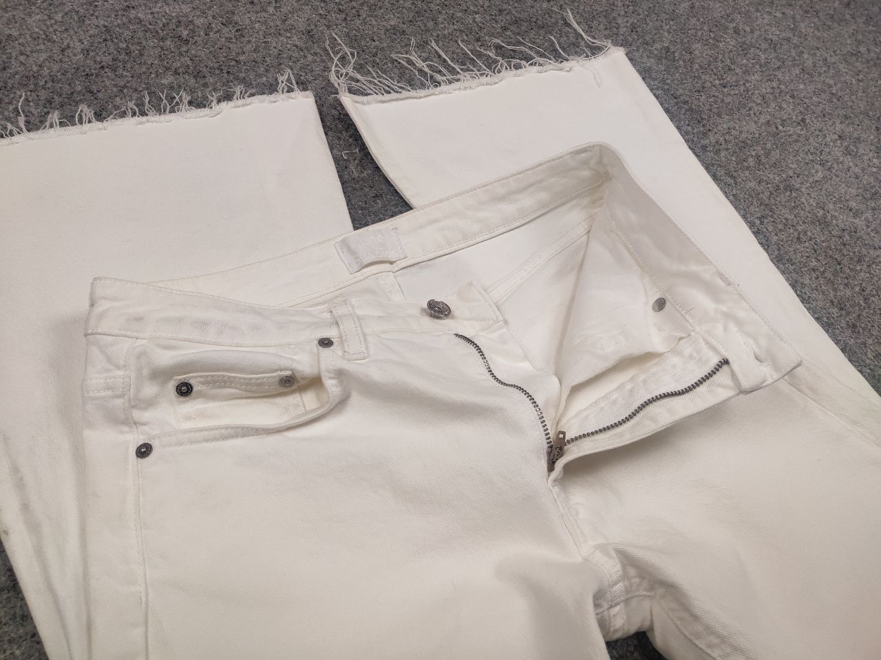 Acne Studios Acne Studios Mello Optic Flared Jeans Vintage White Wash Size 26" / US 2 / IT 38 - 9 Thumbnail