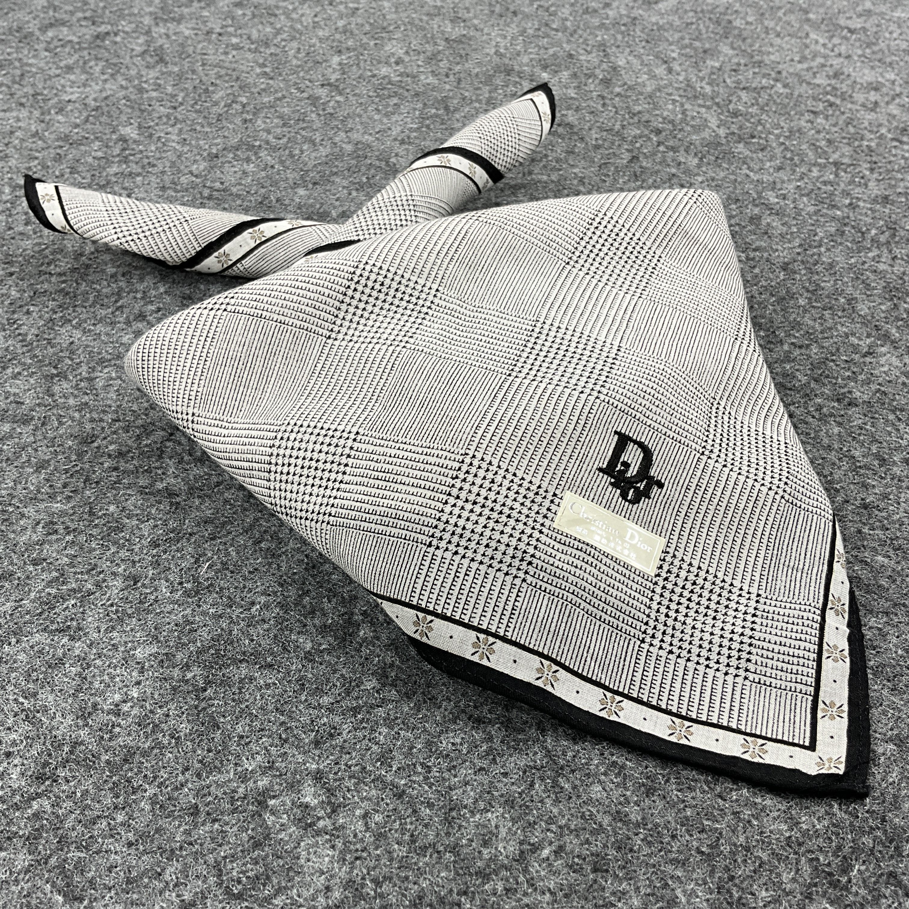 Christian Dior Monsieur × Vintage Vintage Dior Handkerchief / Bandana / Neckerchief B034 Size ONE SIZE - 2 Thumbnail