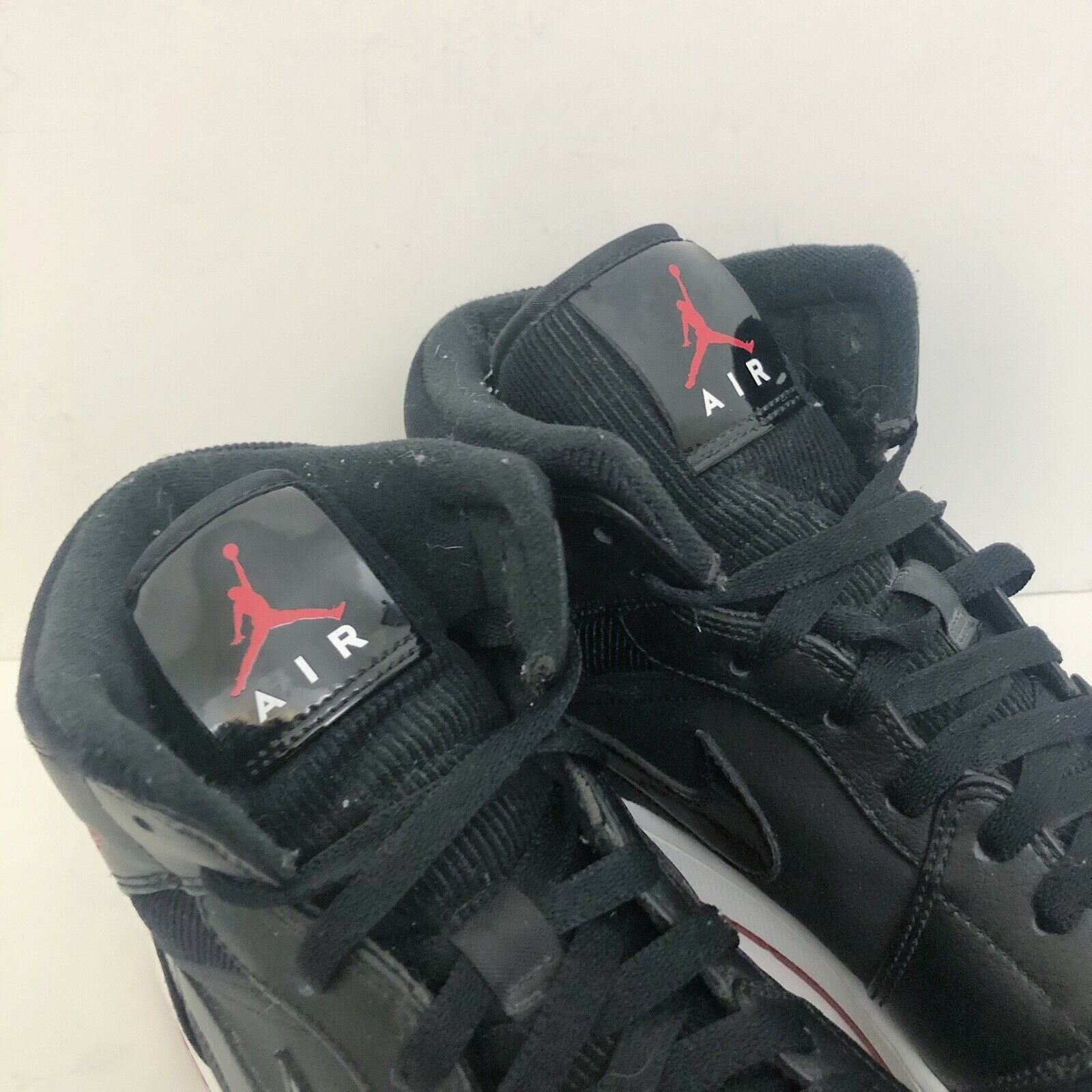Jordan Brand × Nike 2018 Nike Air Jordan 1 Mid Bred BQ6578 001 Sz 13 Size US 13 / EU 46 - 4 Thumbnail