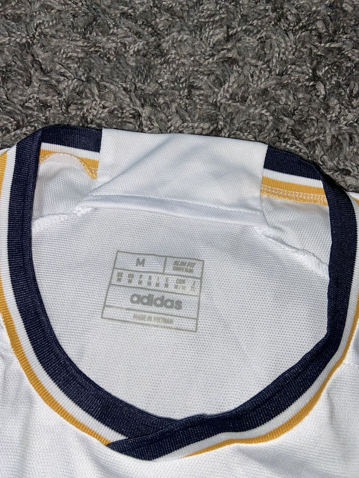 Other REAL MADRID BELLINGHAM # 5 FOOTBALL SOCCER JERSEY ADULT Size US M / EU 48-50 / 2 - 3 Thumbnail