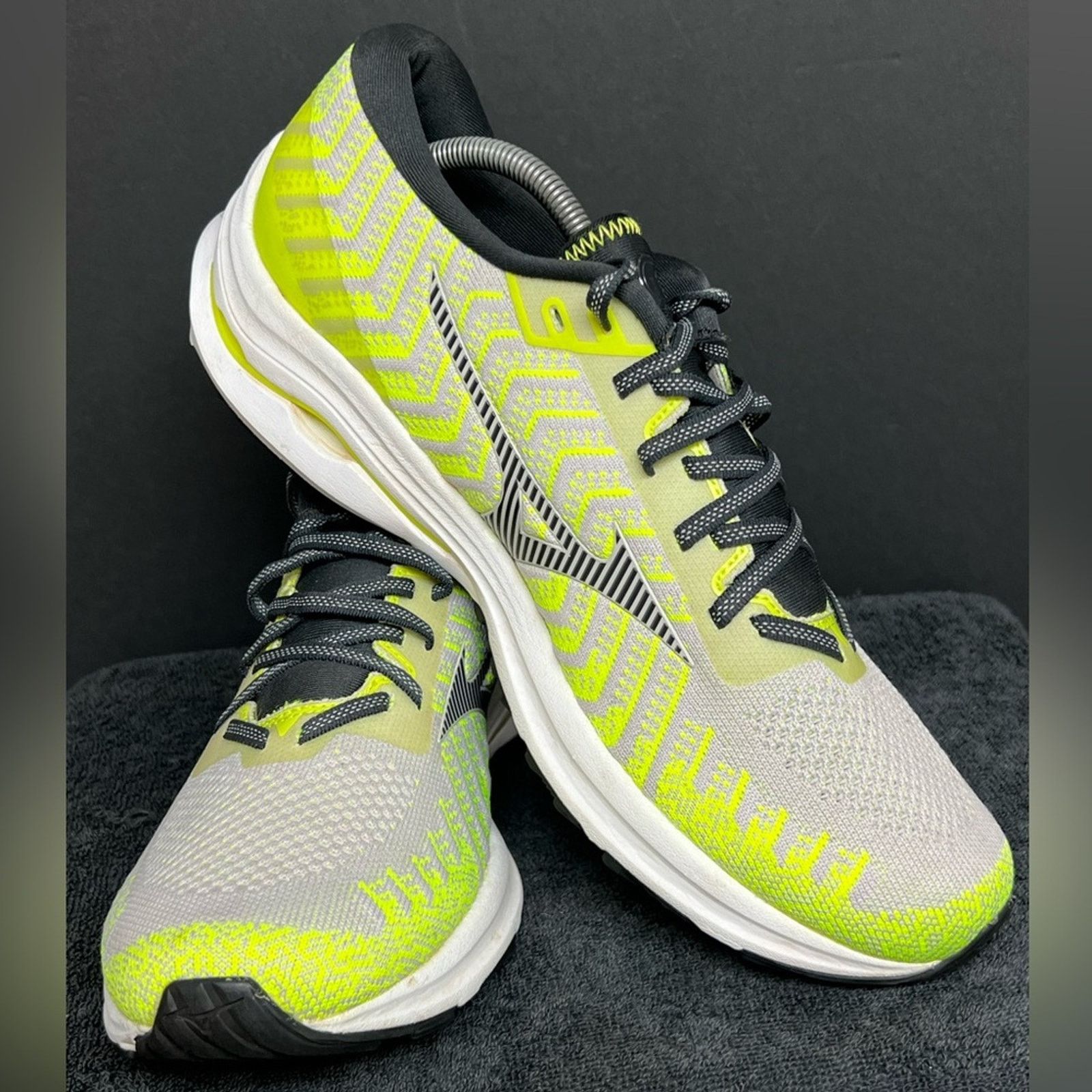 Mizuno Mizuno Wave Rider 24 Waveknit Men's Shoes Volt SZ 12 CLEAN Size US 12 / EU 45 - 2 Thumbnail