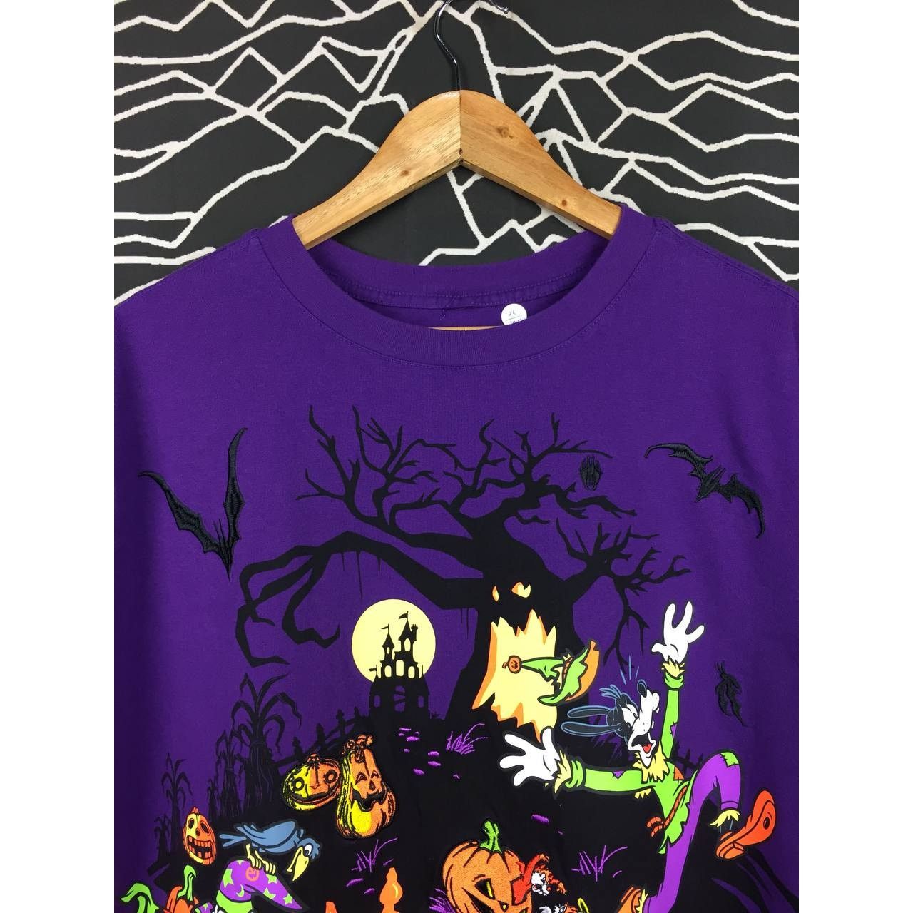 Cartoon Network Aulani Disney Resort Mickey Mouse And Friends Halloween Tee Size US XXL / EU 58 / 5 - 3 Thumbnail