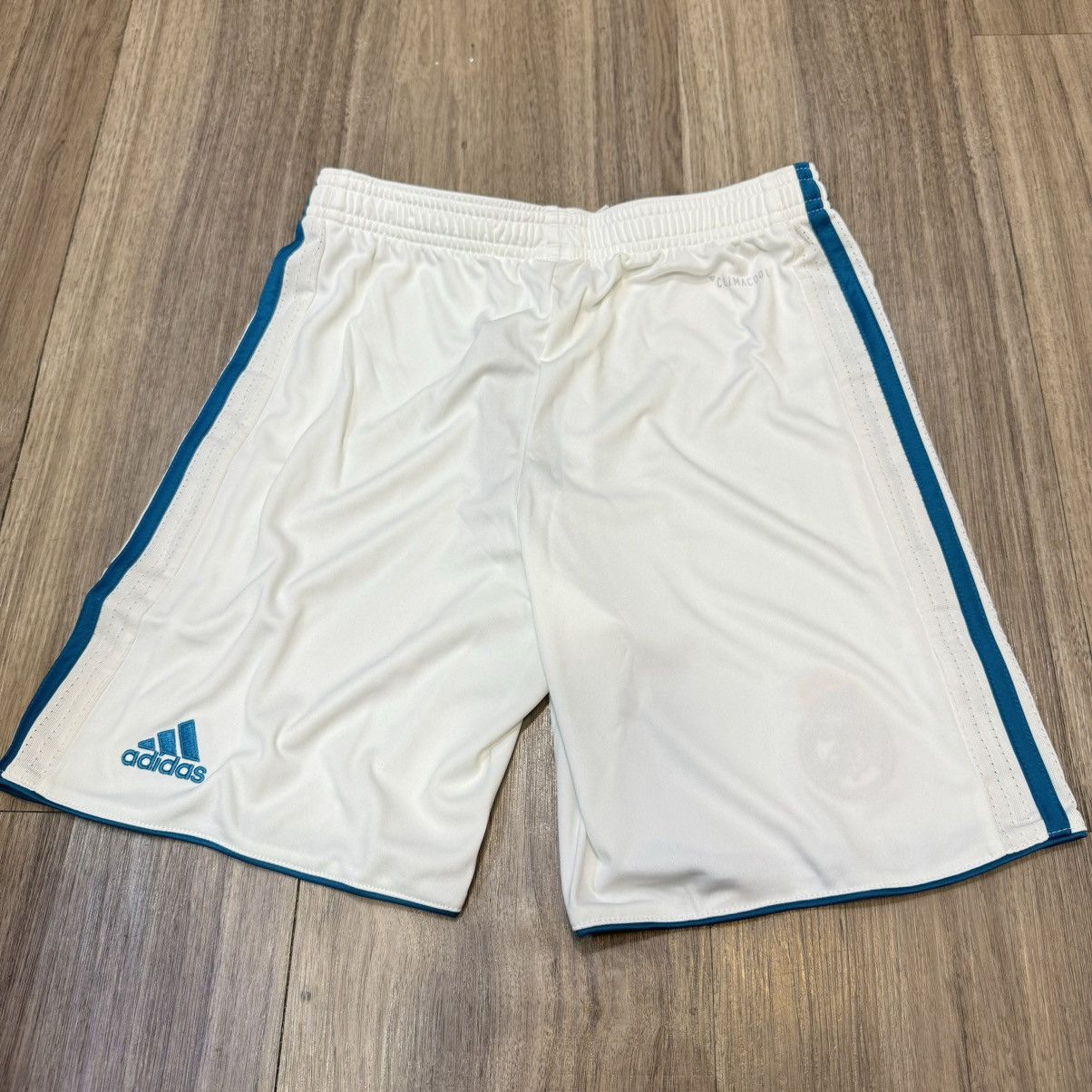 Other (Youth size)Real Madrid 17/18 home short (Bnwt) Size US 26 / EU 42 - 2 Thumbnail