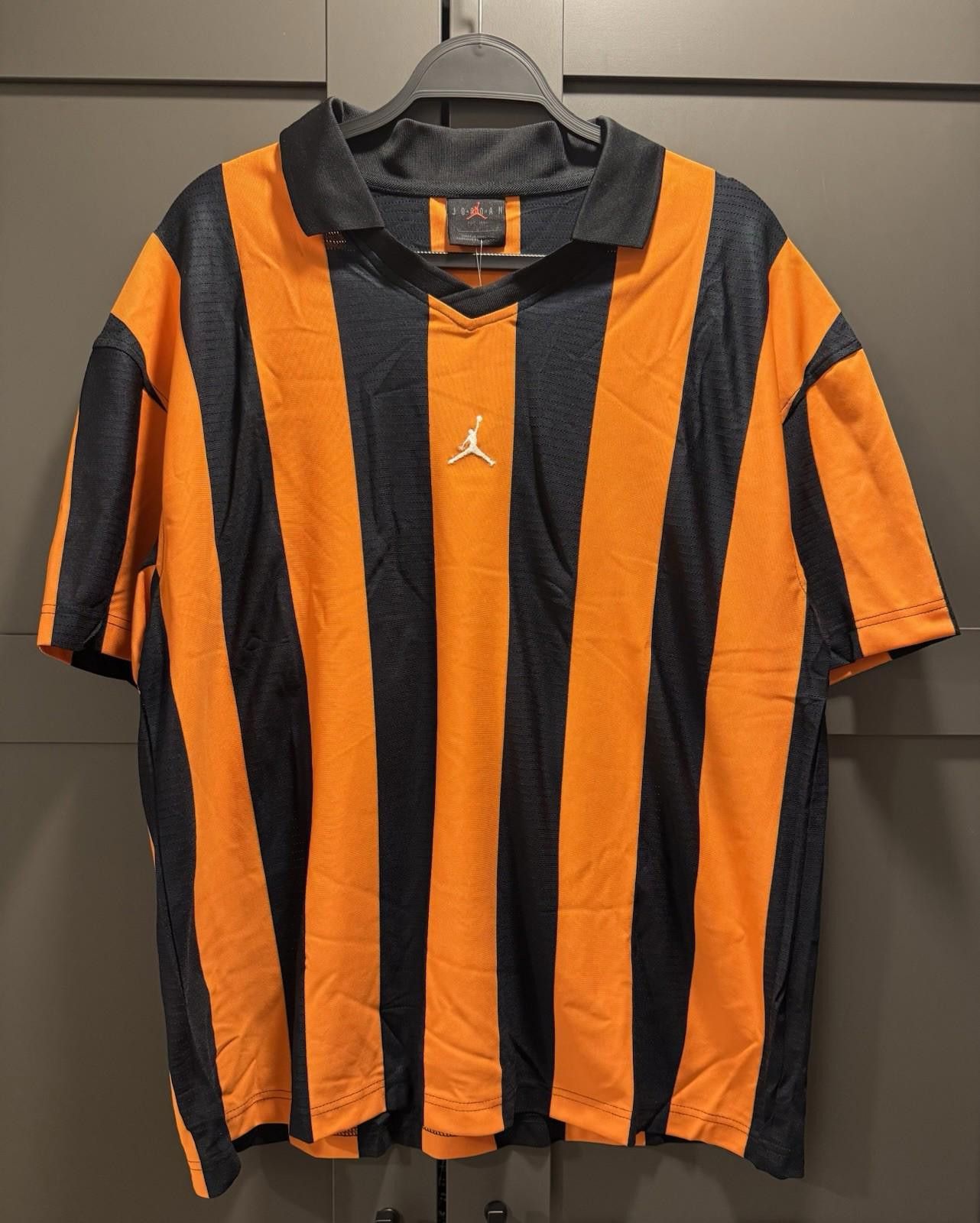 Jordan Brand Air Jordan Large Brooklyn Collegiate Goalie Top Black/Orange Size US L / EU 52-54 / 3 - 1 Thumbnail