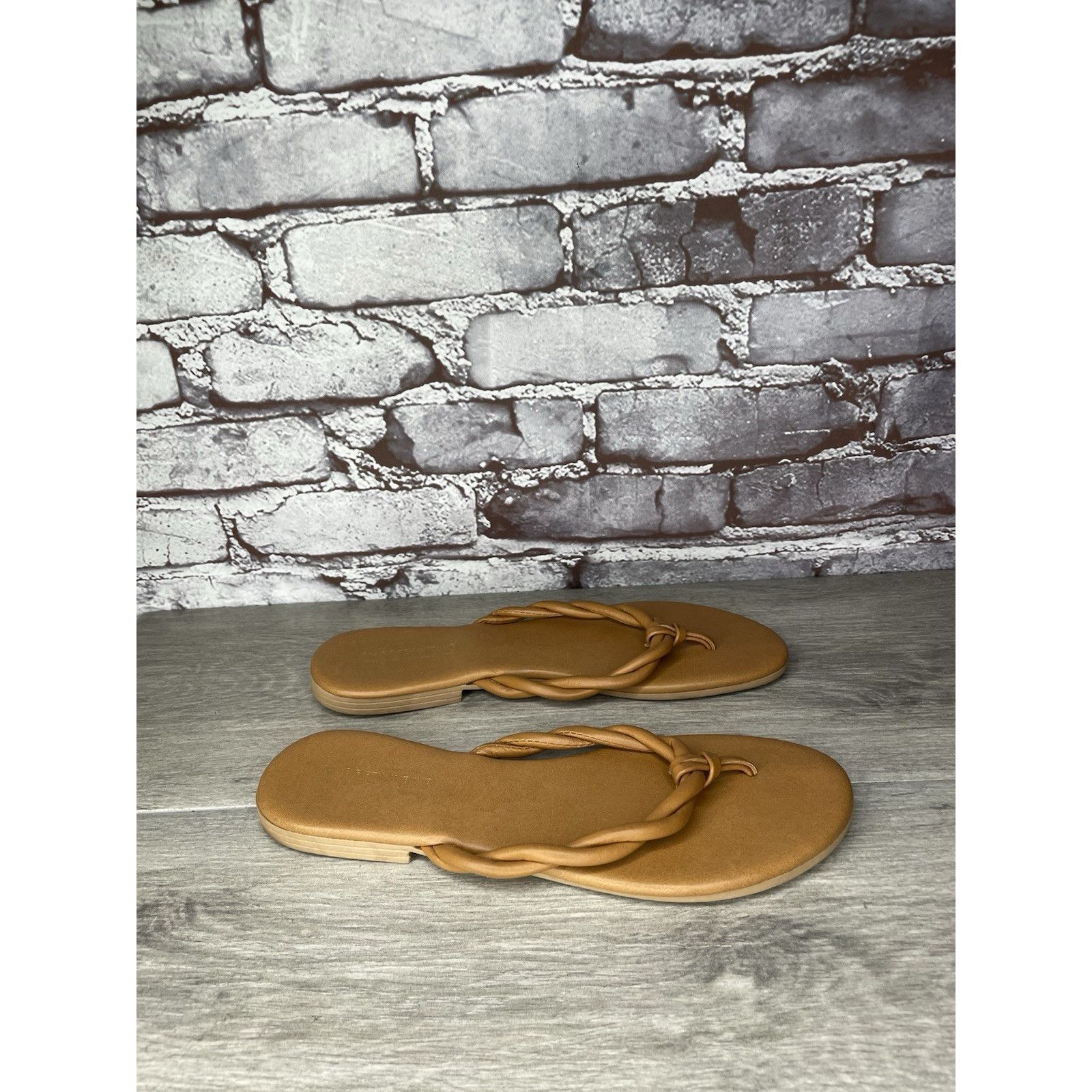 Saks Fifth Avenue Saks Fifth Avenue Italy Brown Leather Thong Slides Sandals W Size US 9 / IT 39 - 14 Thumbnail