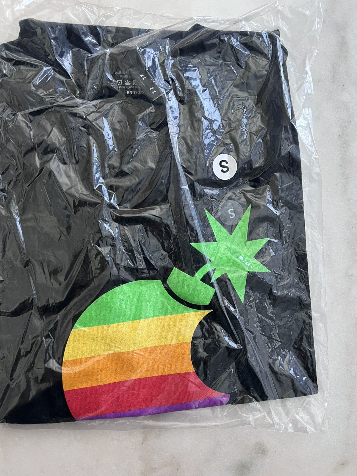 The Hundreds NWT The Hundreds Apple Logo Think Huge Adam Bomb Graphic Size US S / EU 44-46 / 1 - 1 Thumbnail