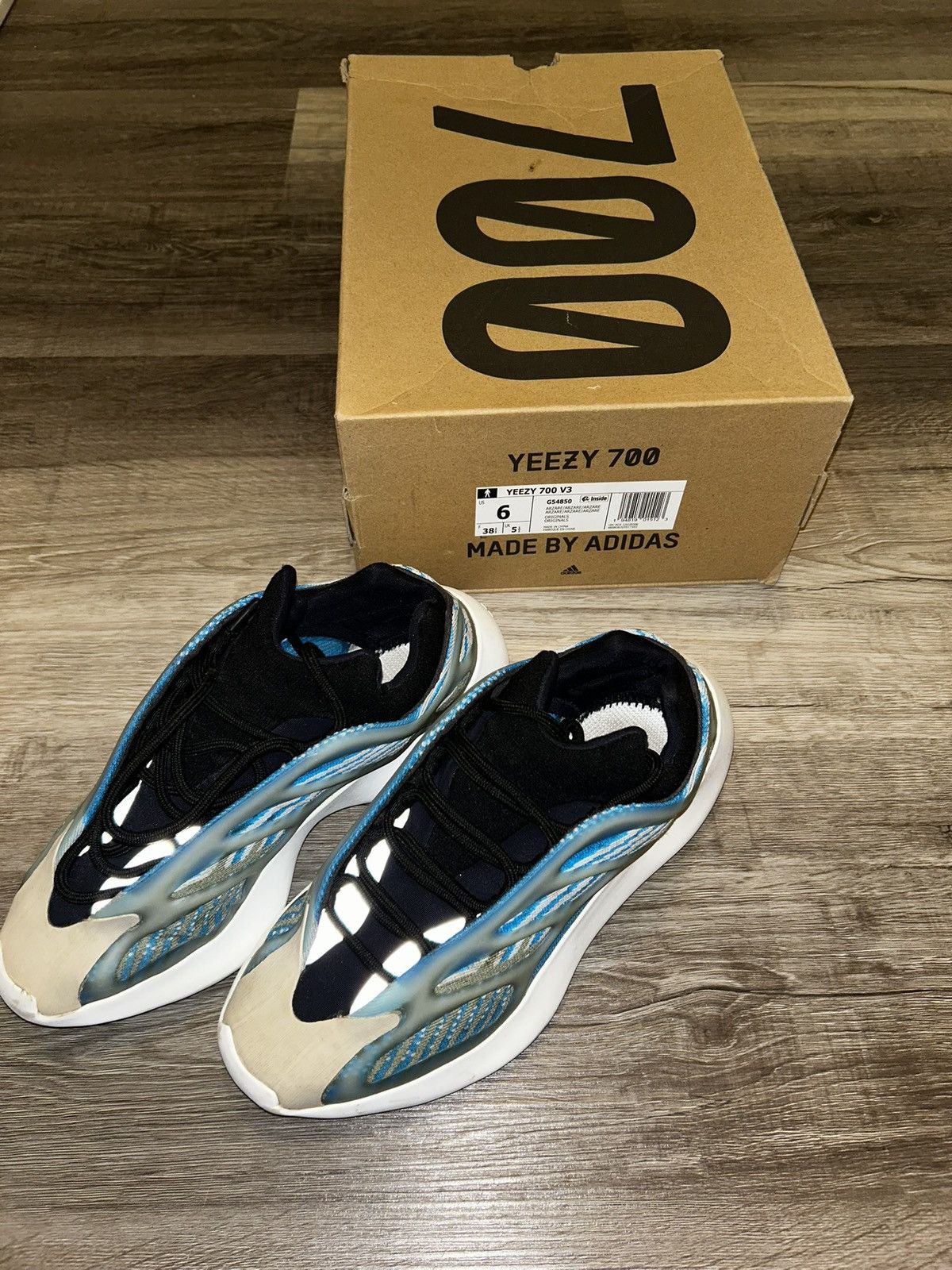 Yeezy Yeezy 700 V3 Size US 6 / EU 39 - 1 Thumbnail