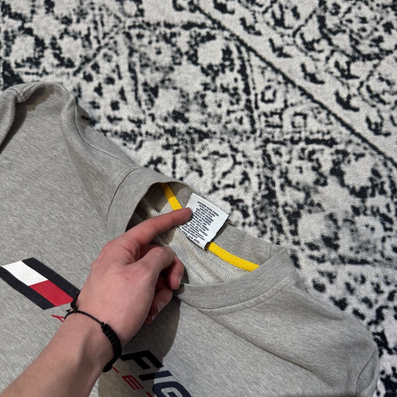 Tommy Hilfiger × Vintage Vintage Tommy Hilfiger Gray Cotton Crewneck Size S Logo Y2K Size US S / EU 44-46 / 1 - 9 Thumbnail