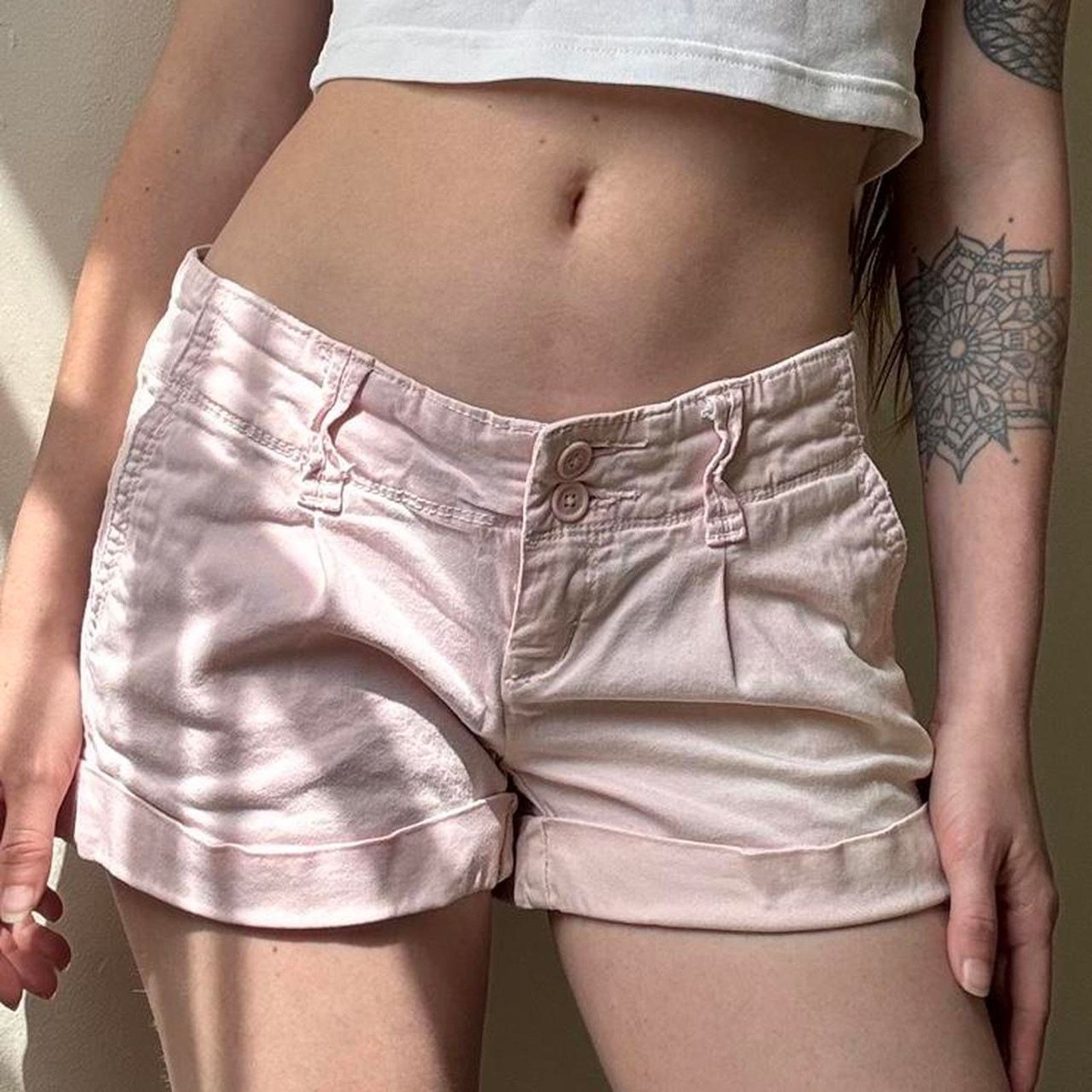 Abercrombie & Fitch Y2K Abercrombie & Fitch Pale Pink Low Rise Pleated Shorts 0 Size 25" / US 0 / IT 36 - 1 Thumbnail