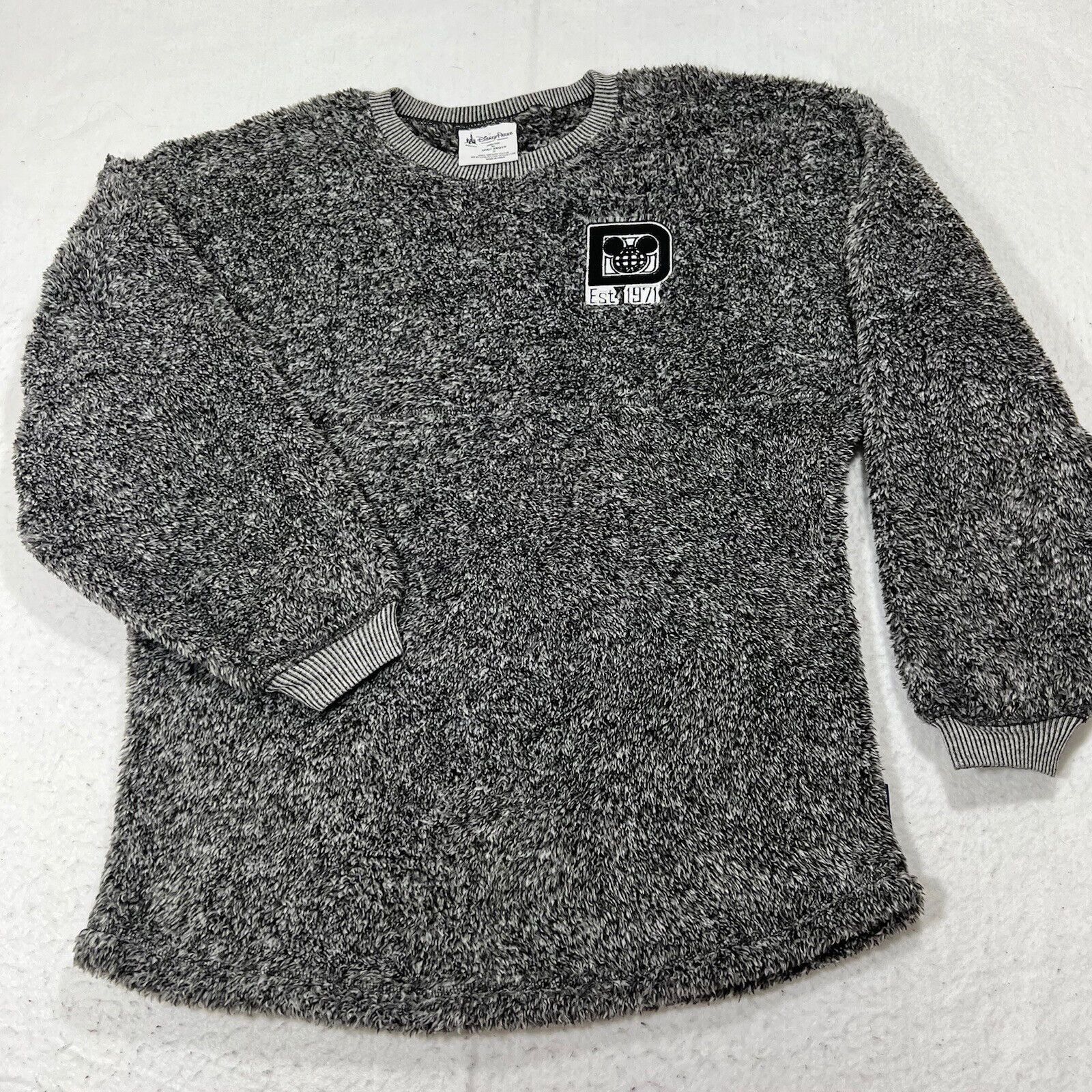 Disney Disney Parks Spirit Jersey Oversized Fuzzy Sherpa Sweater Size M / US 6-8 / IT 42-44 - 1 Thumbnail