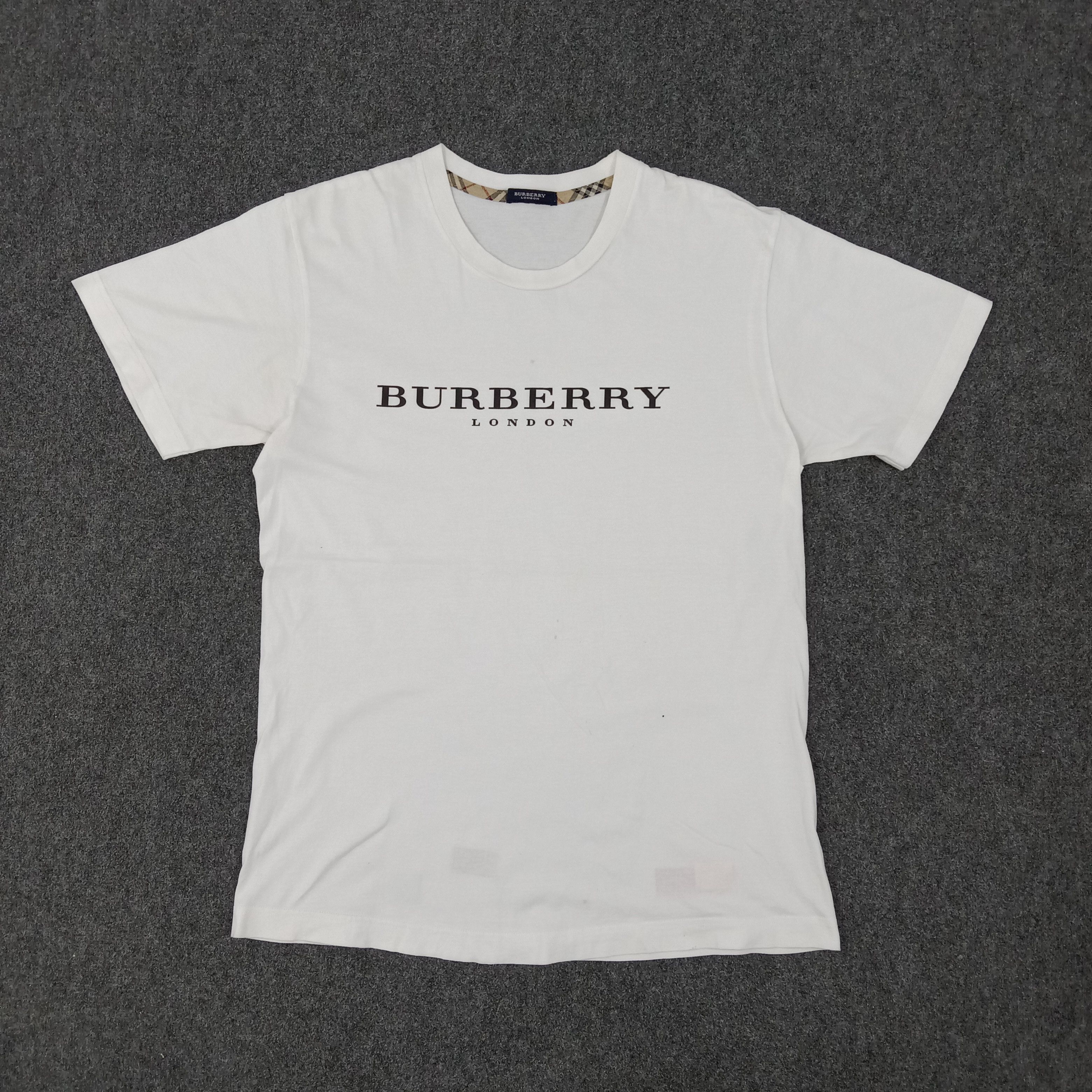 Burberry × Vintage Burberry London Spell Out Nova Check Tshirt Size US M / EU 48-50 / 2 - 1 Thumbnail