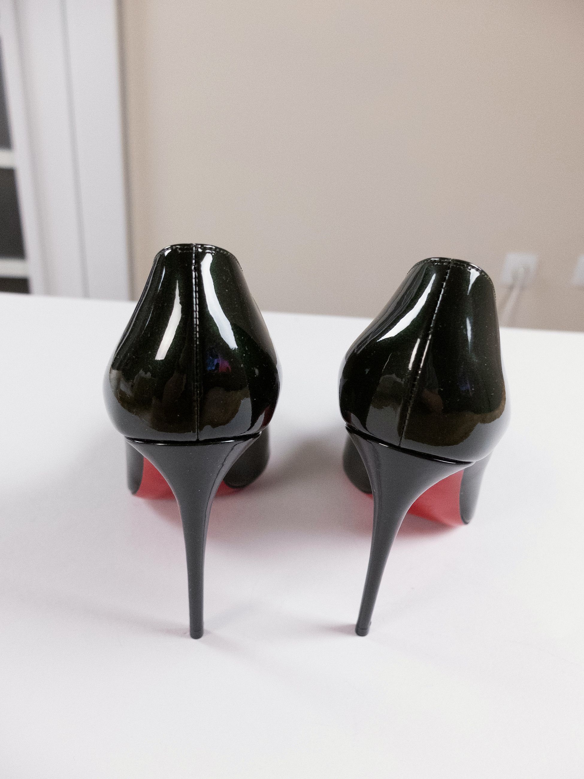 Christian Louboutin CHRISTIAN LOUBOUTIN Hot Chick green patent leather pumps 8.5 Size US 8.5 / IT 38.5 - 8 Thumbnail