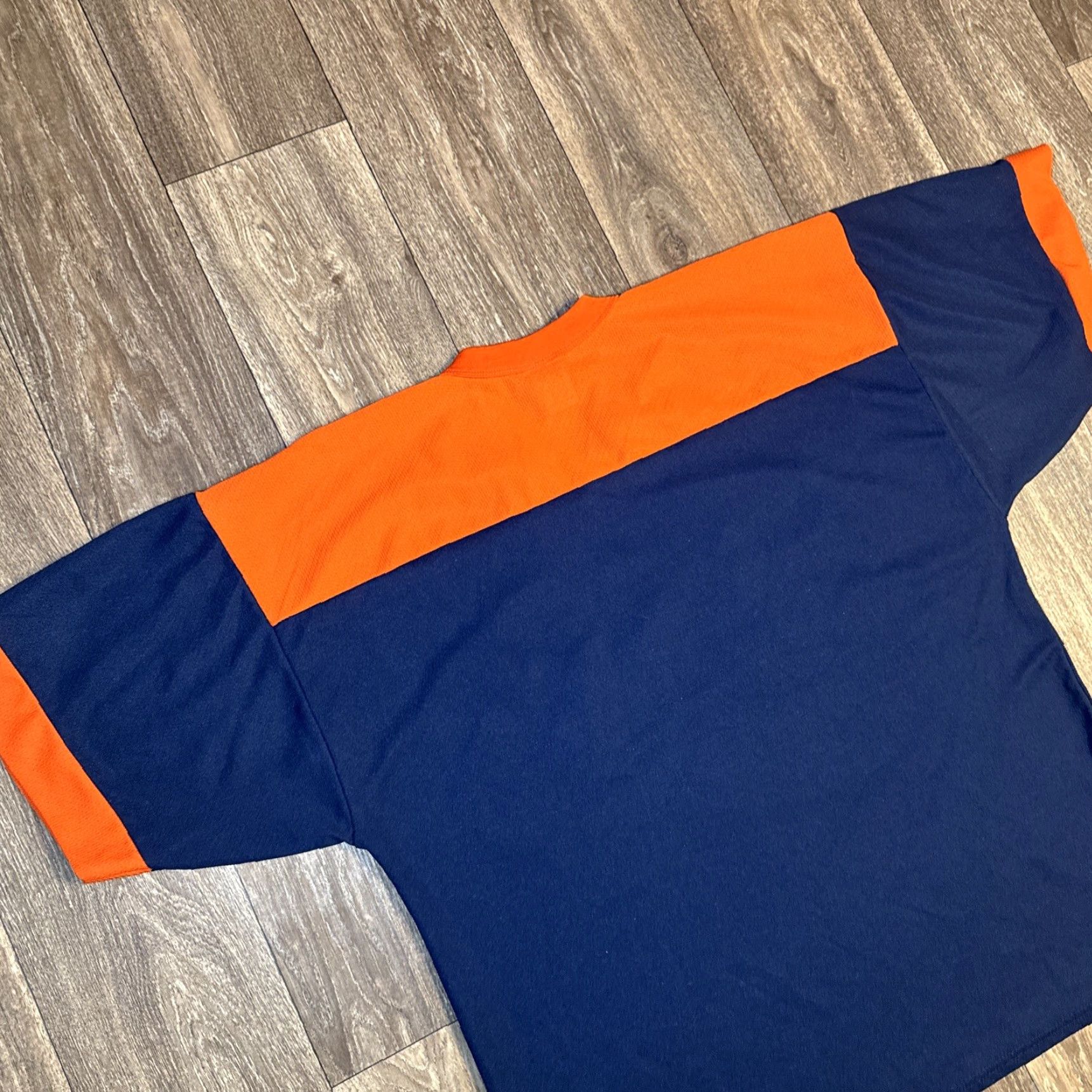 Riddell VINTAGE Chicago Bears Riddell V-Neck T-Shirt NFL Football XL Men Blue Jersey 1996 Size US XL / EU 56 / 4 - 8 Thumbnail