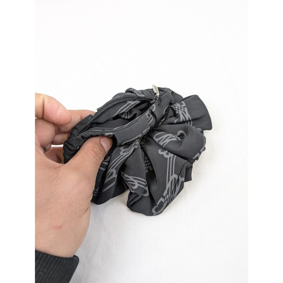 Balenciaga o1rshd1 Size: OS / Holli Zip Scrunchie Silk & Brass in Black Size ONE SIZE - 9 Thumbnail