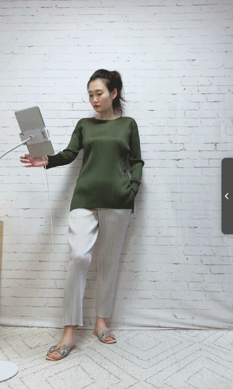 Issey Miyake Issey Miyake size:3 Green pleated long-sleeved, round-neck Size S / US 4 / IT 40 - 2 Thumbnail