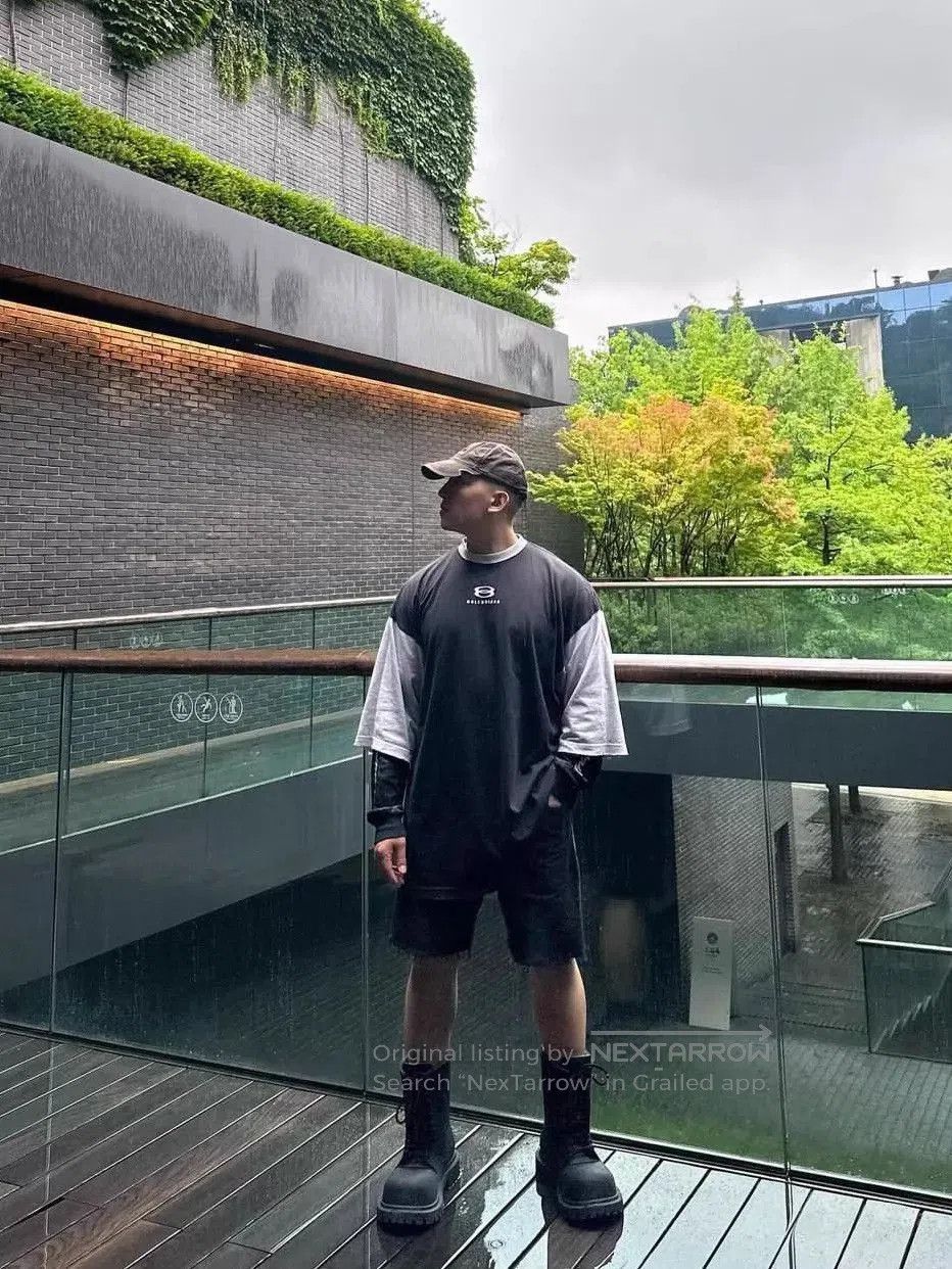 Balenciaga Black and Gray Short Sleeve T. Size US M / EU 48-50 / 2 - 7 Thumbnail