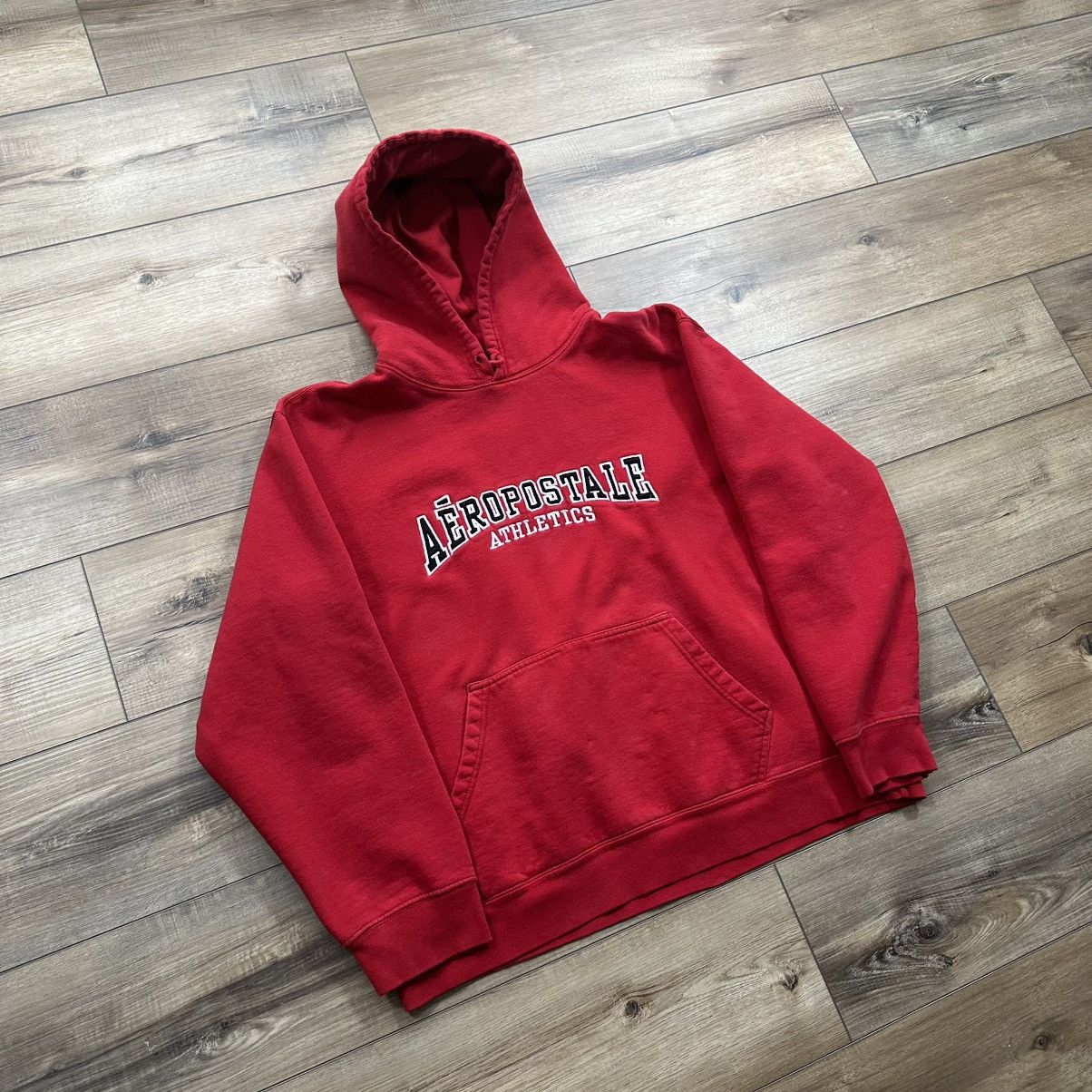 Aeropostale Vintage 90s Aeropostale Athletics Red Spell Out Boxy Hoodie Size US XL / EU 56 / 4 - 2 Thumbnail