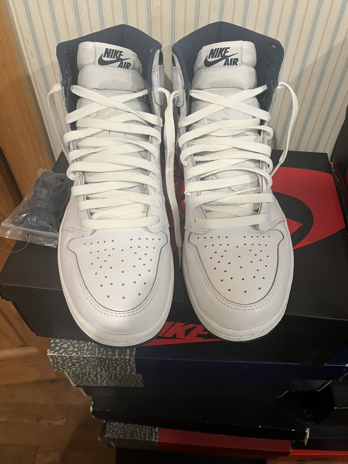 Jordan Brand Air Jordan 1 Retro Metallic Navy 2016 Size 11 Size US 11 / EU 44 - 3 Thumbnail