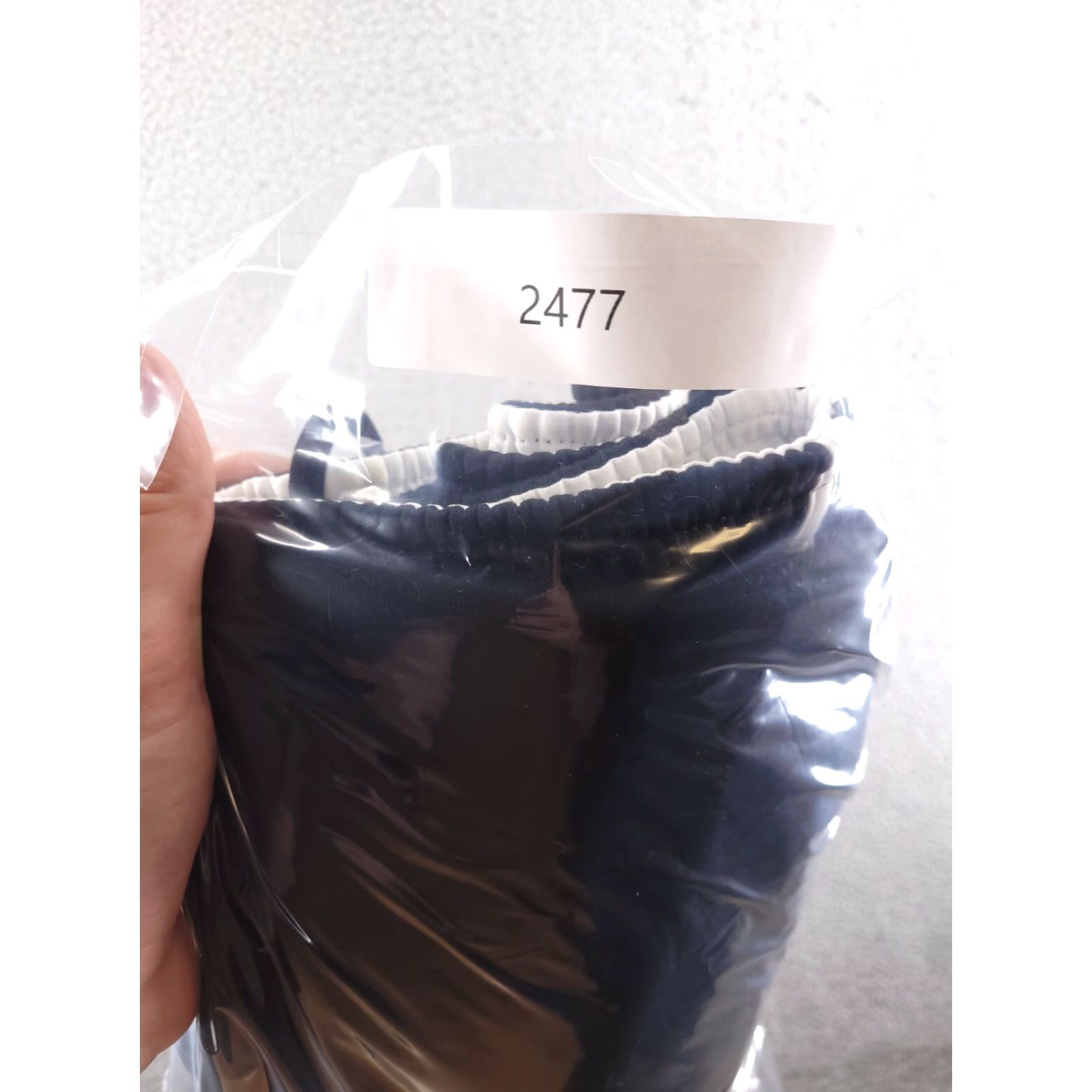 Adidas Adidas Relaxed Fit Sweatpants Mens Small 31" Inseam Black White Sweatpants Mens Small 31 Inseam Black White Adidas Size US 29 - 7 Thumbnail