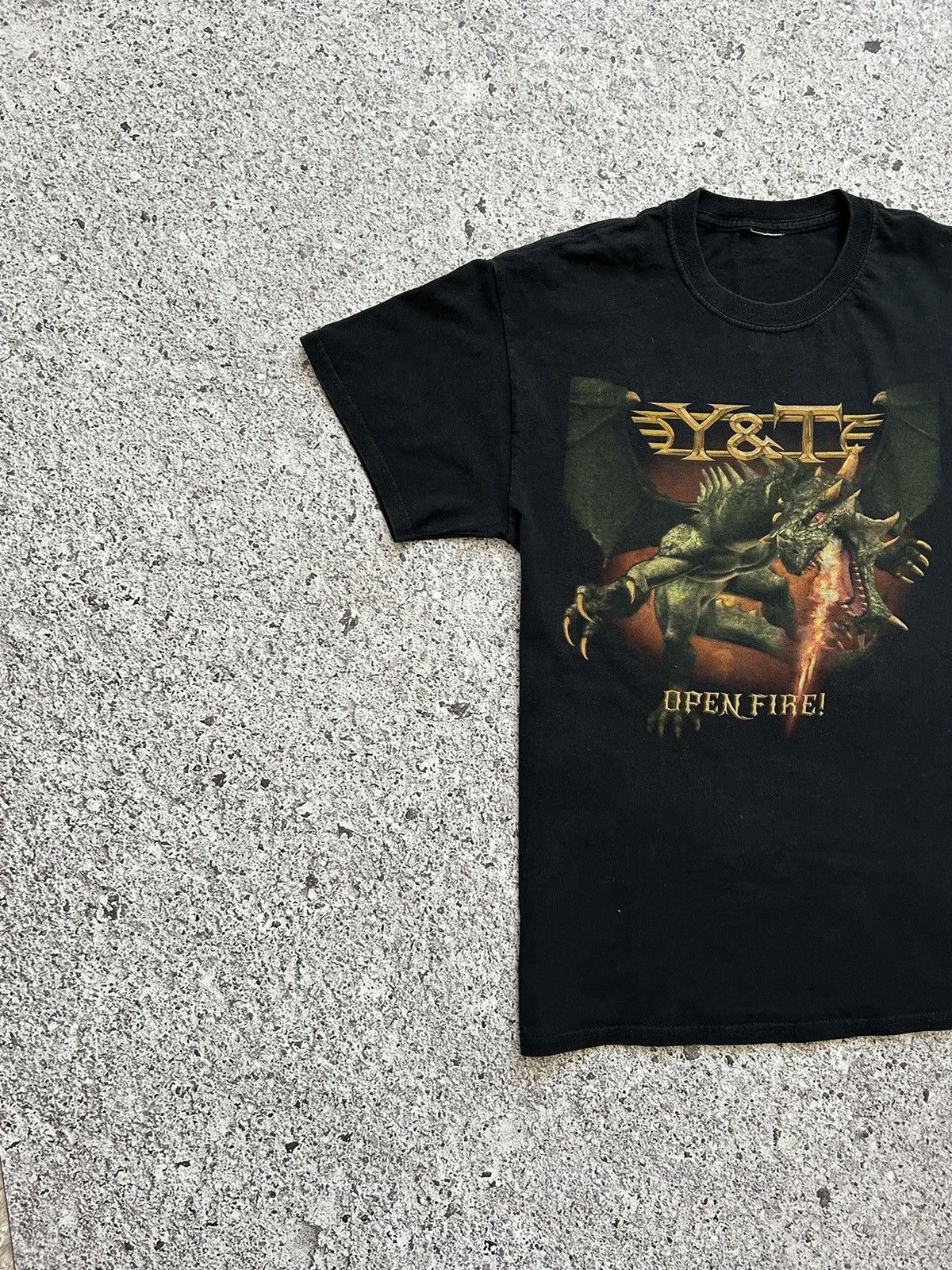 Band Tees Y&T Open Fire World Tour 2017 Rock Band T-Shirt Hype Y2K Size US M / EU 48-50 / 2 - 4 Thumbnail