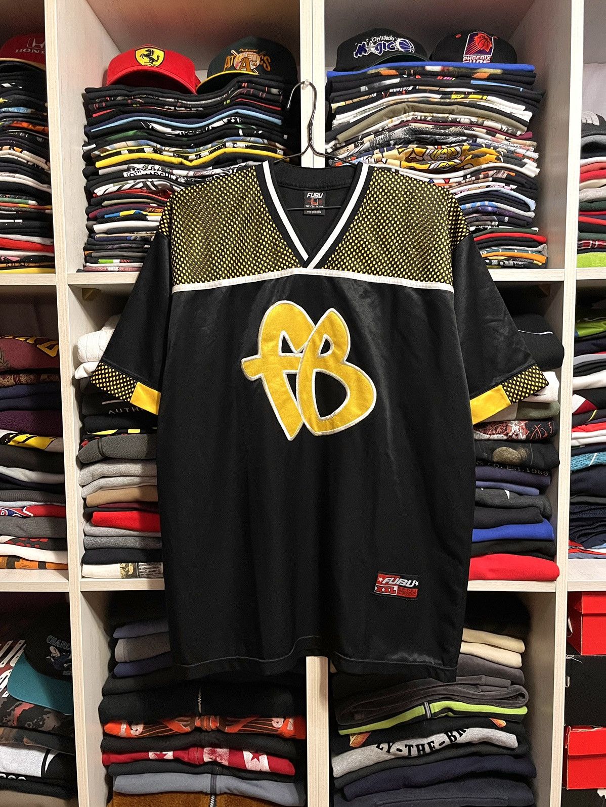 Fubu Vintage 90s FUBU Big Logo Rap Hip Hop T-Shirt Jersey Size US L / EU 52-54 / 3 - 1 Thumbnail