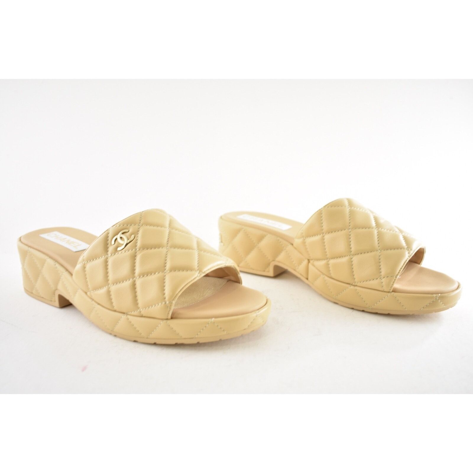 Chanel Chanel 23C Beige Lambskin Leather Quilted CC Logo Size US 12 / IT 42 - 3 Thumbnail